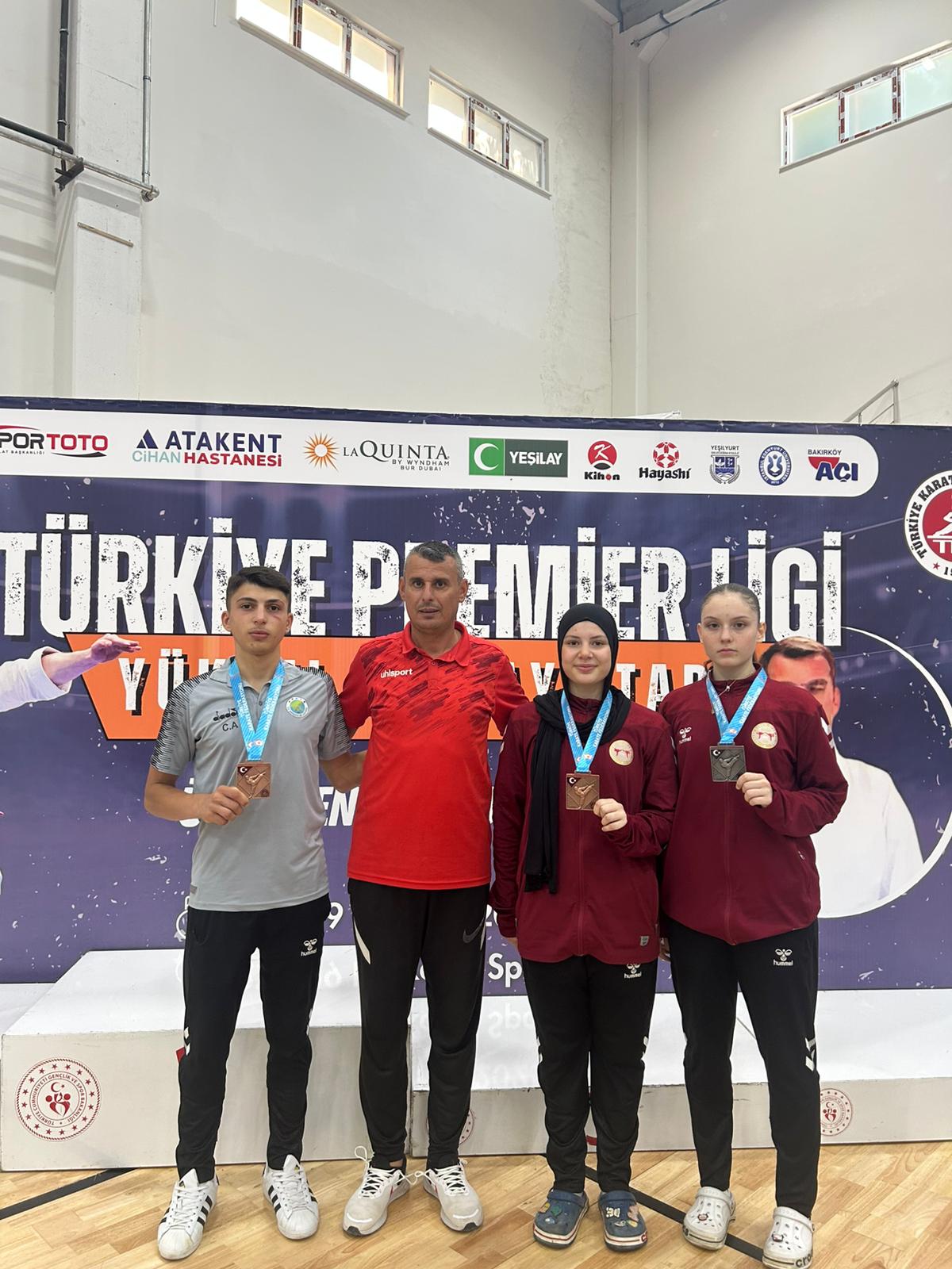 Hendek Karate madalyaya doymuyor