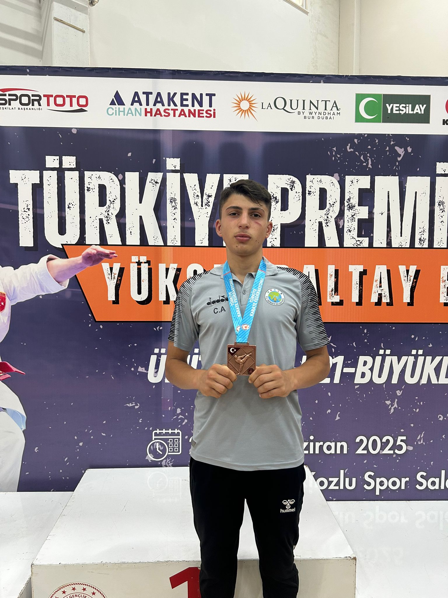 Hendek Karate madalyaya doymuyor