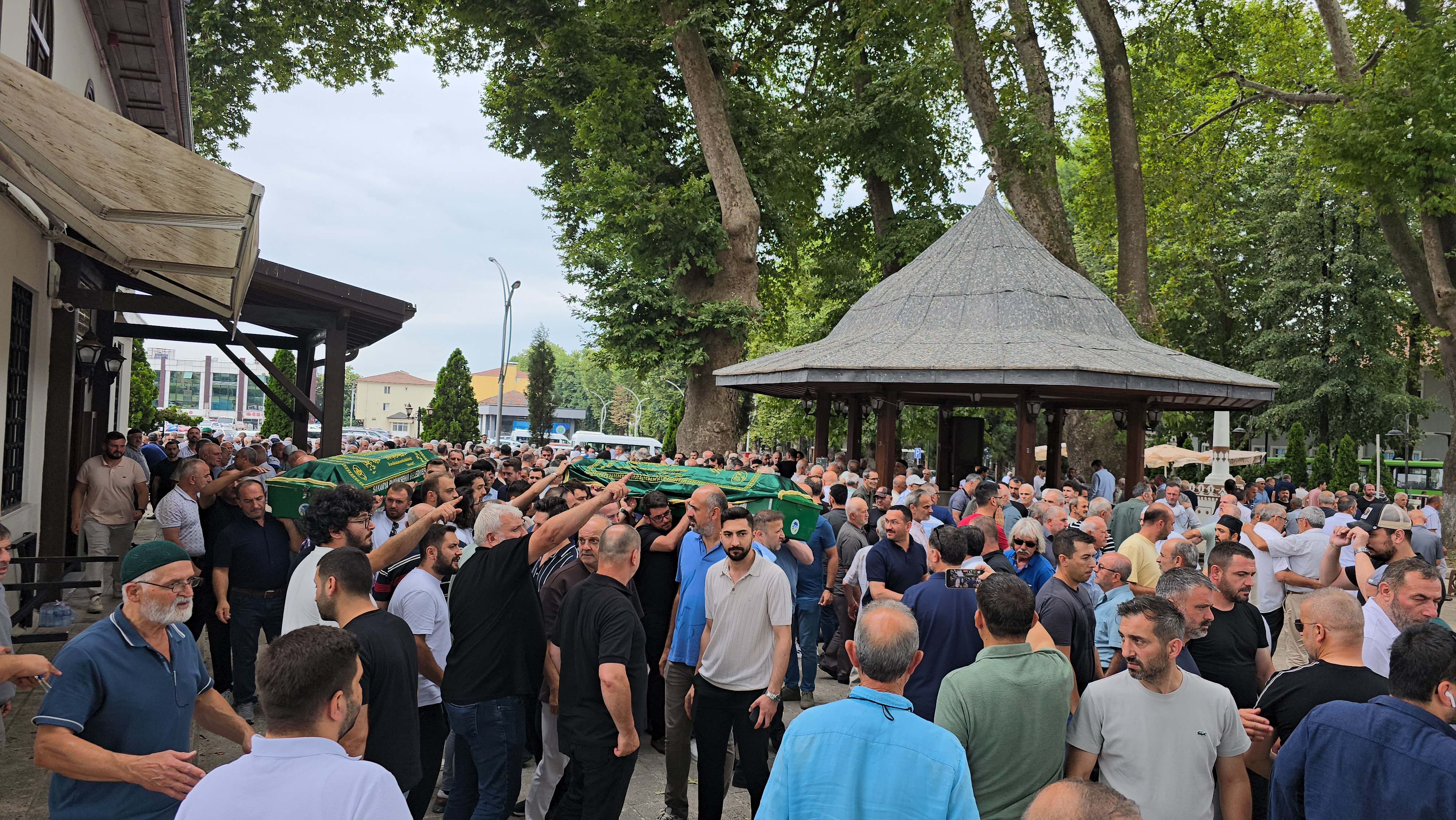 Yılmaz ve Sarıca dualarla son yolculuğuna uğurlandı