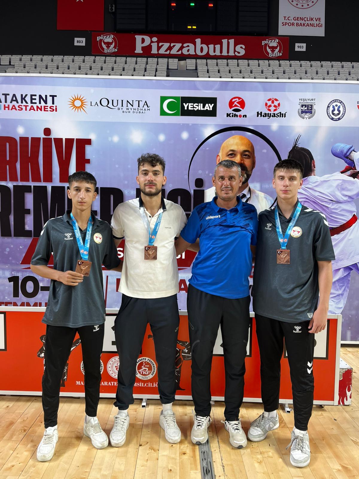 Hendekli Karatecilerden Manisa’da 4 Madalya