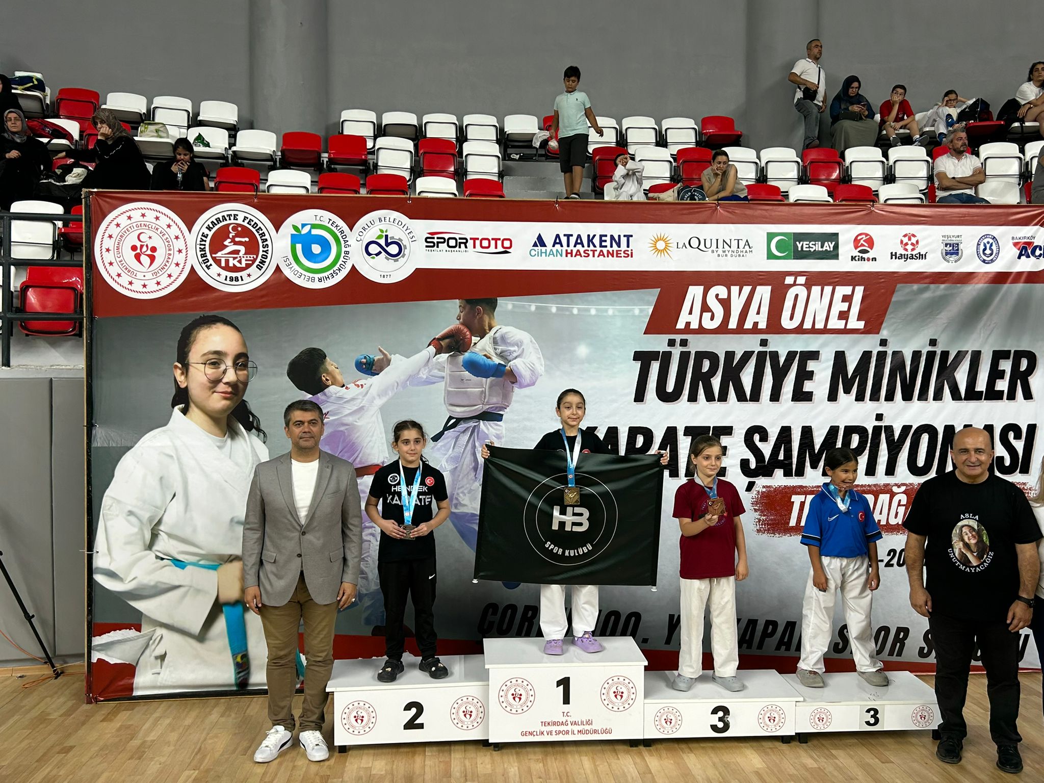 Minikler 2 madalya ile döndü