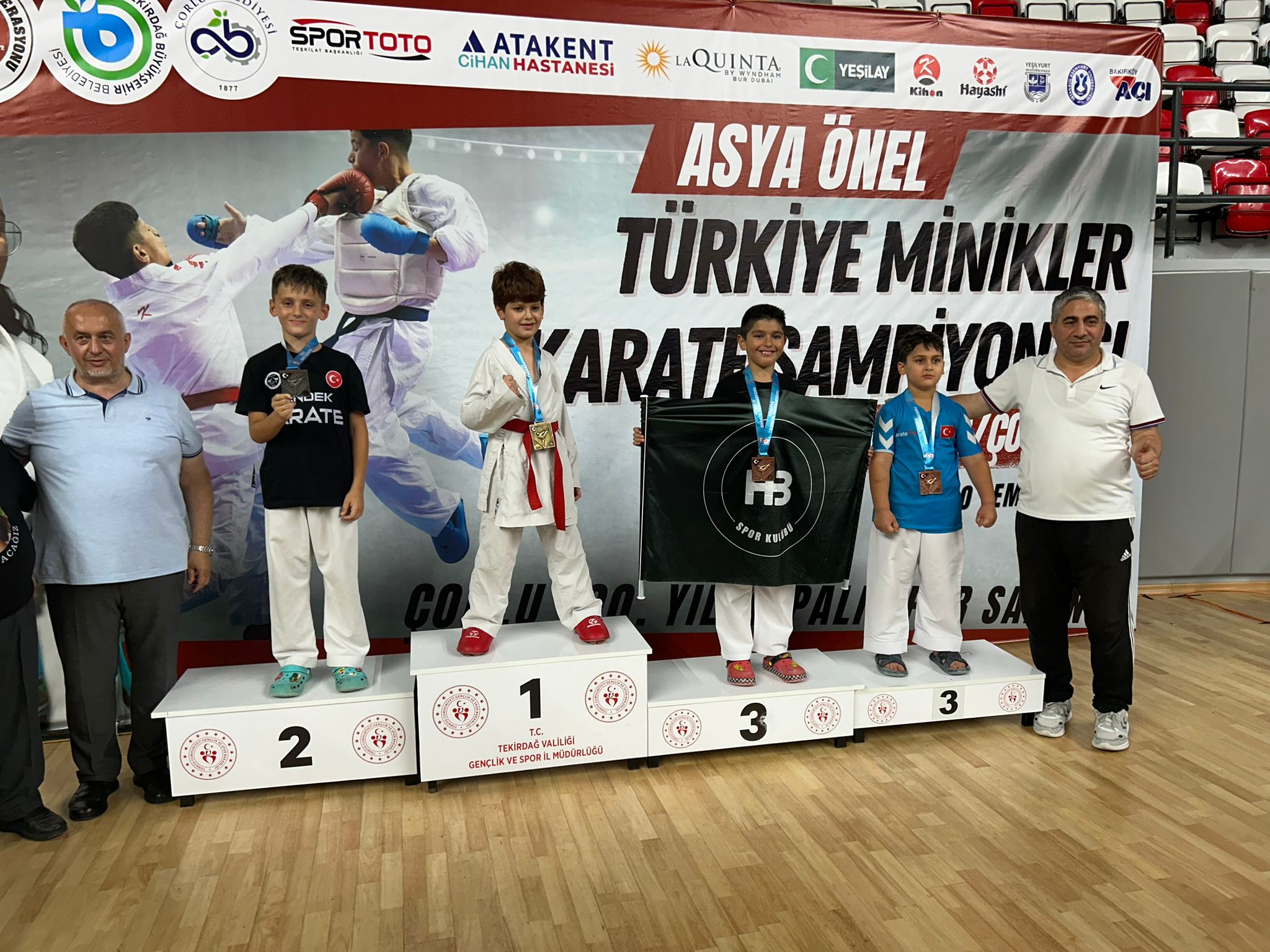 Minikler 2 madalya ile döndü