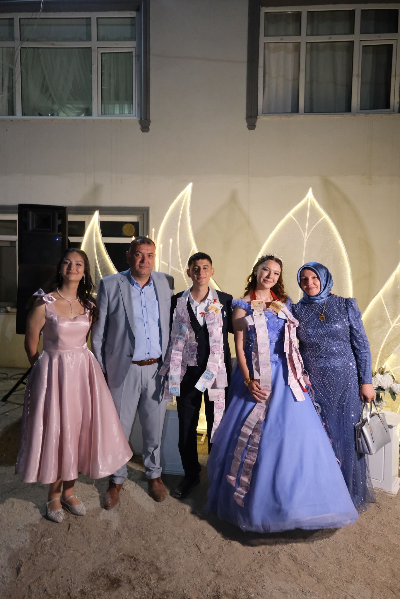 Busenur ile Yunus Emre evlilik yolunda ilk adımı attı