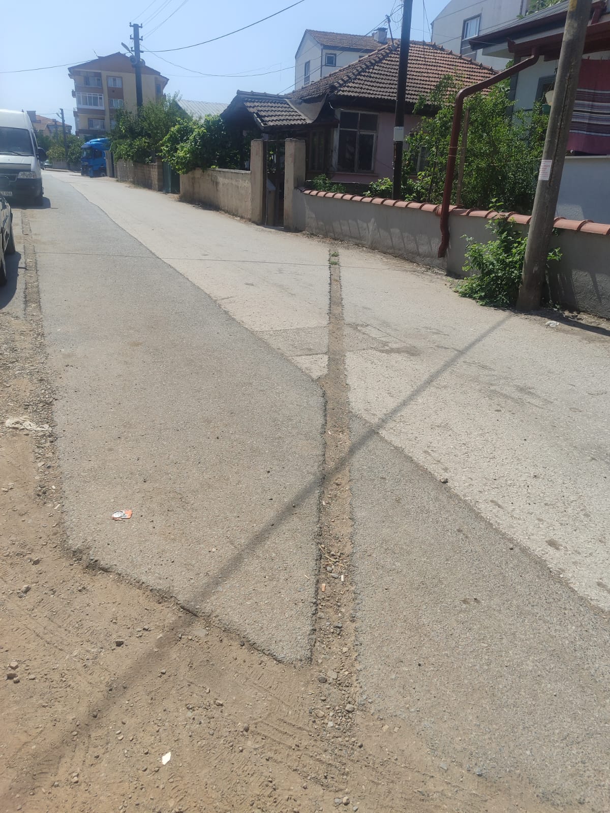 YENİMAHALLE YOLLARI KÖSTEBEK YUVASI GİBİ DELİK DEŞİK