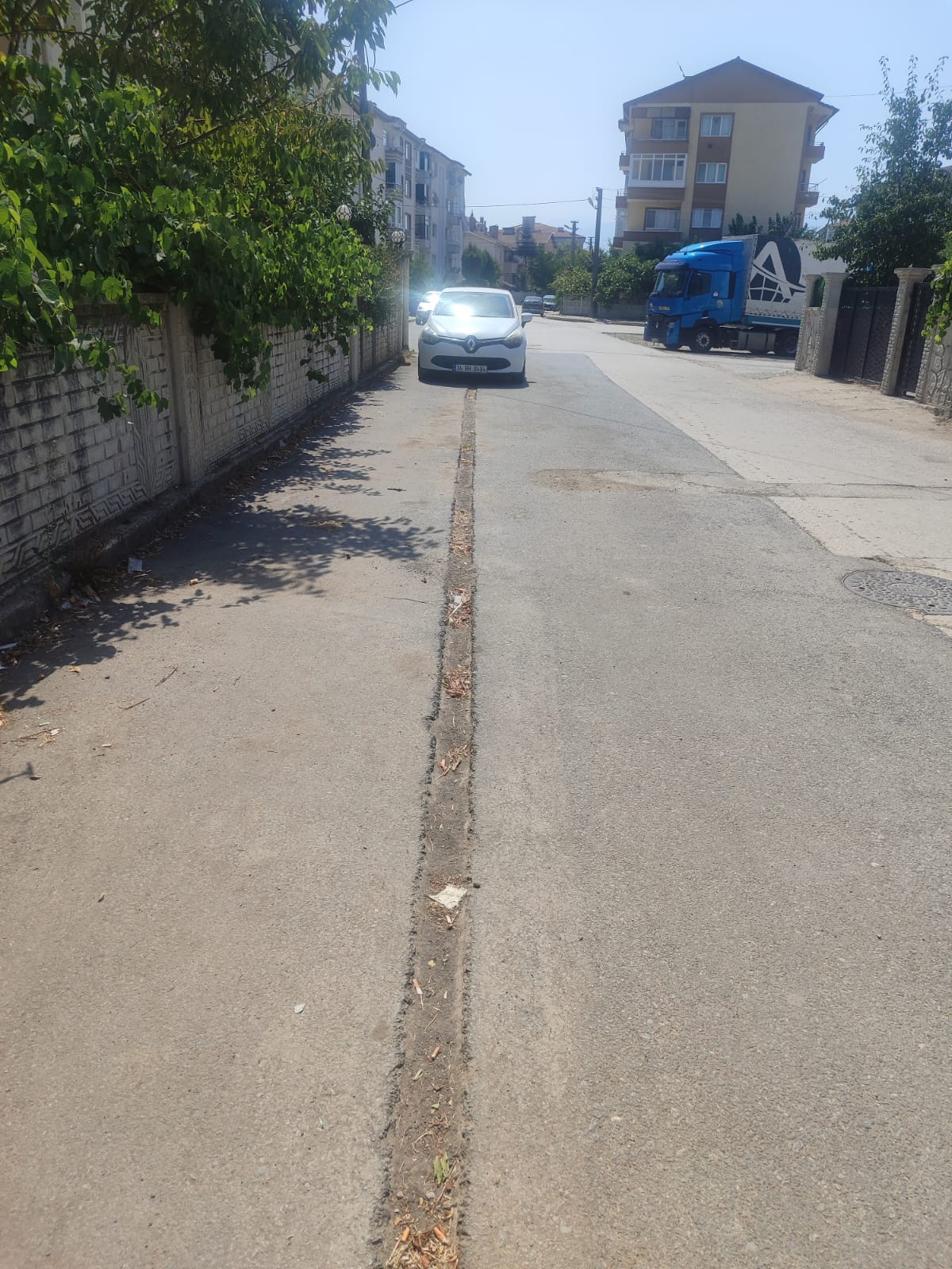 YENİMAHALLE YOLLARI KÖSTEBEK YUVASI GİBİ DELİK DEŞİK