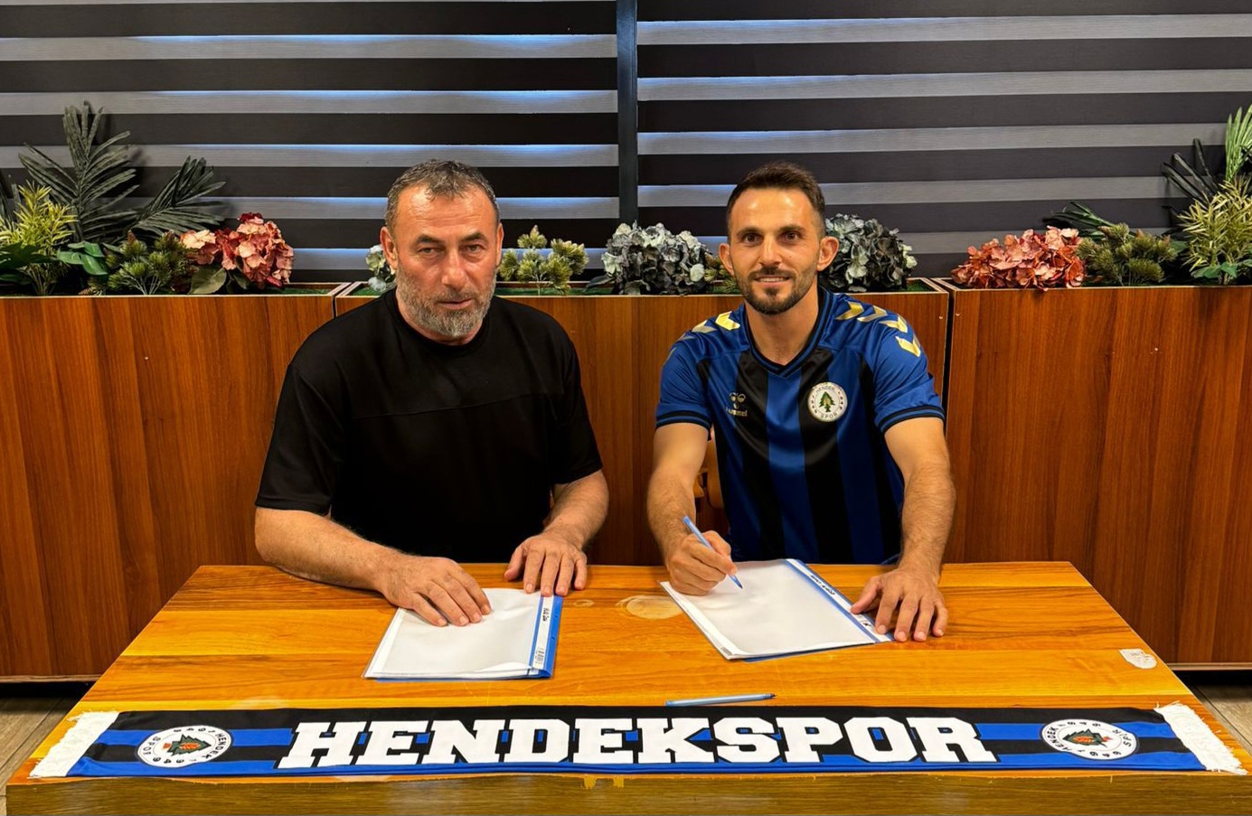 Hendekspor'da ilk imza Kaptandan