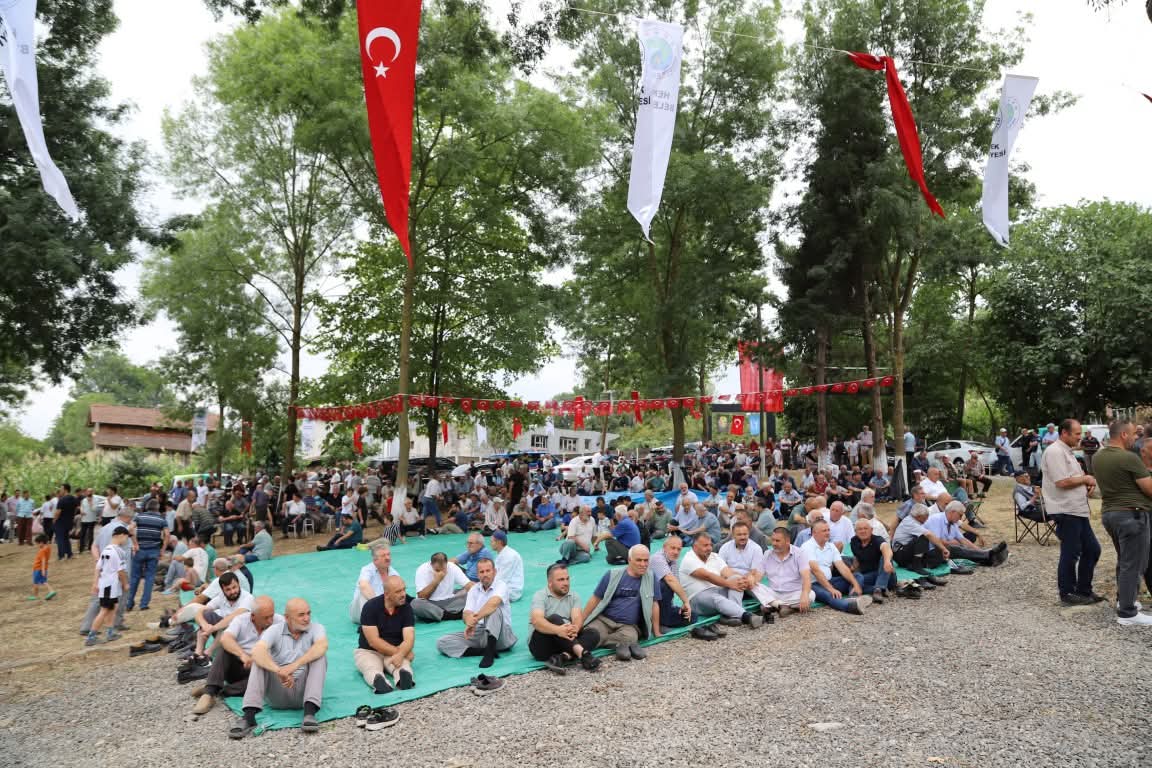 HENDEK’TE ŞEYH İZZEDDİN İSMAİL DUALARLA ANILDI