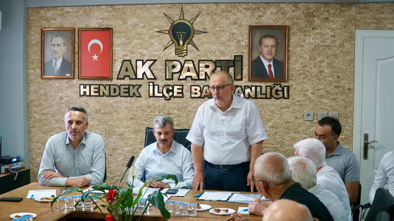 AK Parti Hendek İlçe Teşkilatından Yoğun Katılımlı Mahalle Başkanları İstişare Toplantısı