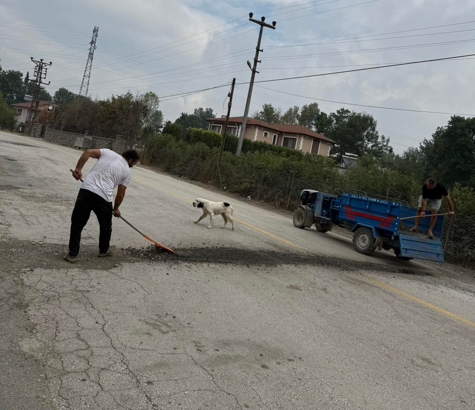 Uzuncaorman Mahallesi'nde Vatandaşlardan Yol Tepkisi, Çözümü Kendimiz Ürettik