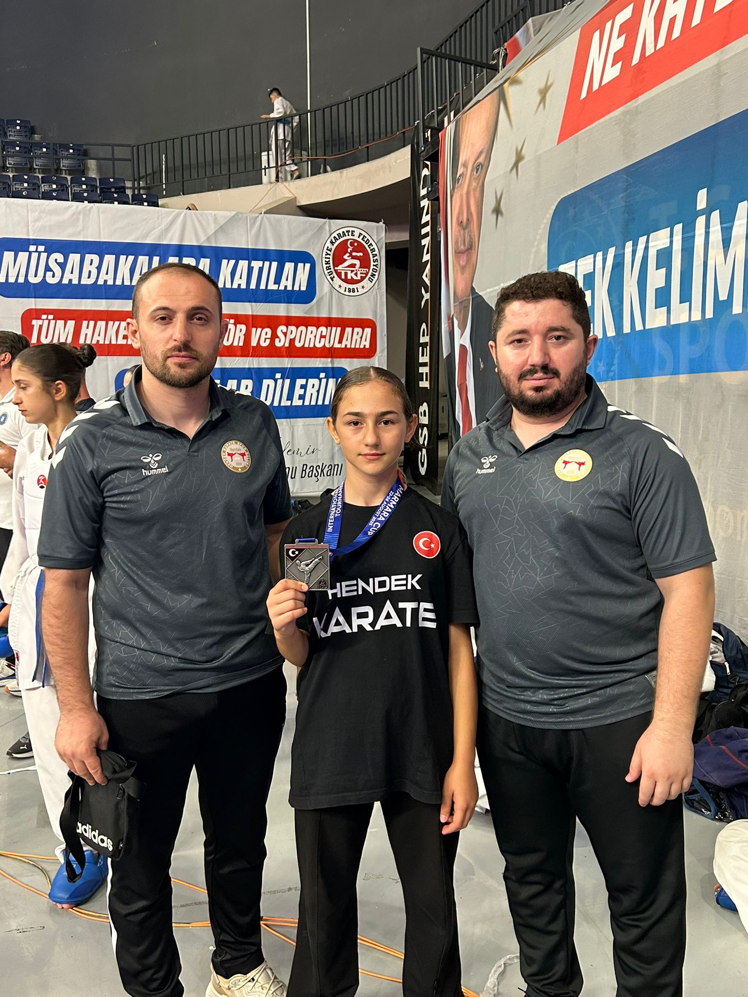 Hendek Karate Madalyalar ile döndü