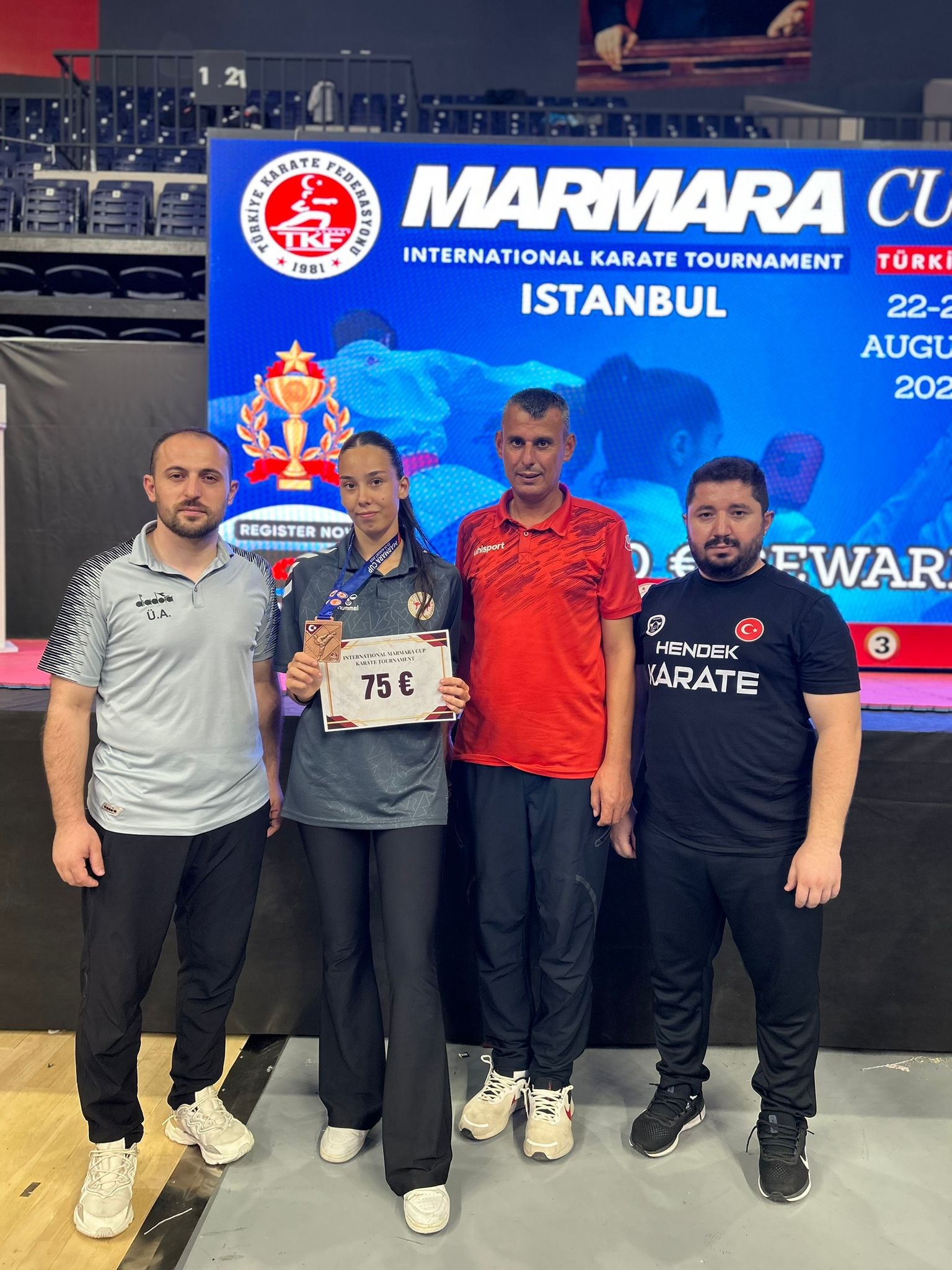 Hendek Karate Madalyalar ile döndü