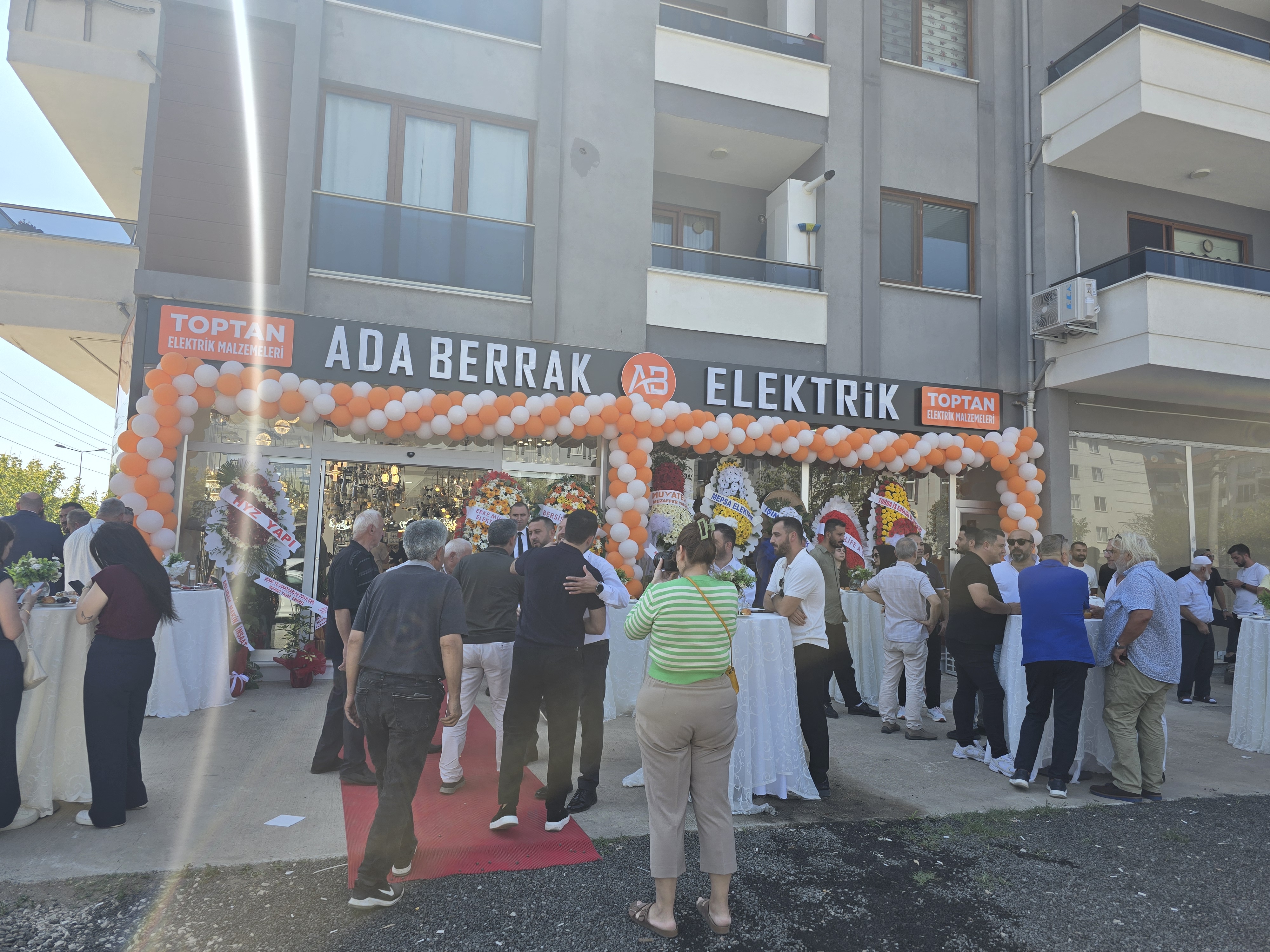 Ada Berrak Elektrik Hendek Şubesi Yenilenen Yüzüyle Hizmete Açıldı