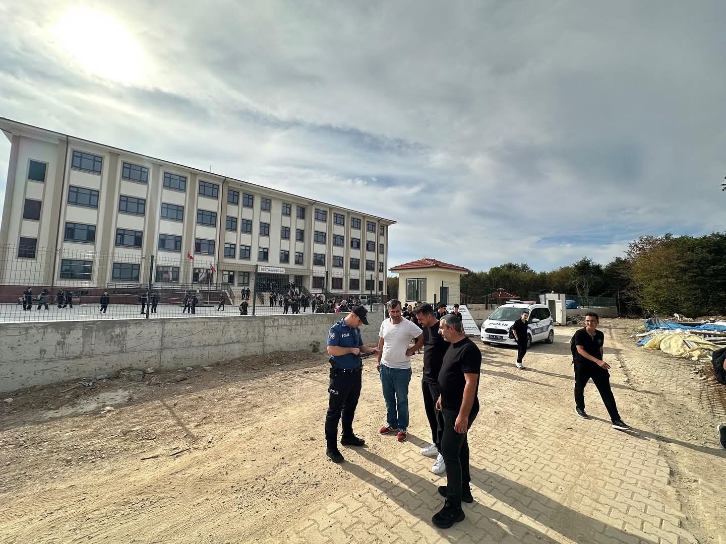 Hendek'te Okul Önlerinde Güvenlik Denetimleri Devam Ediyor