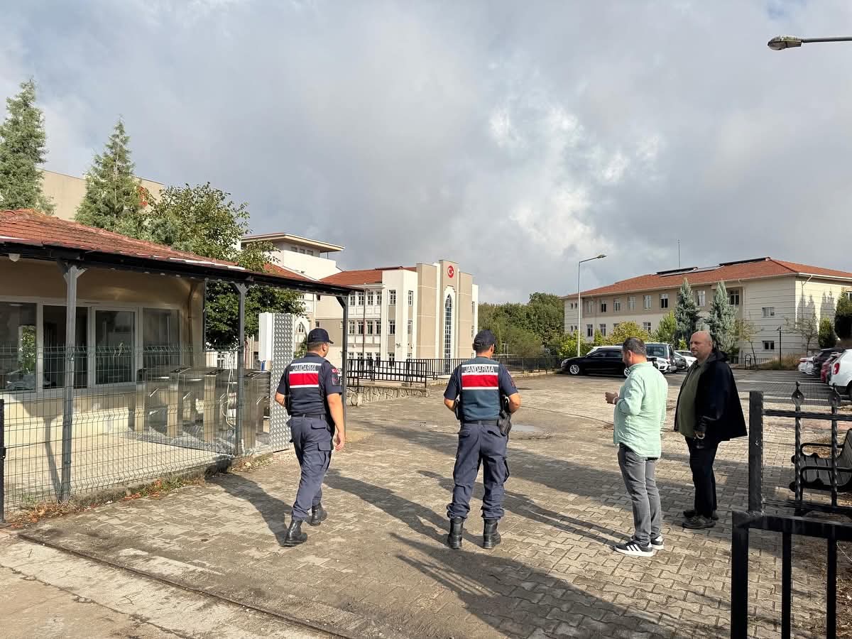 Hendek'te Okul Önlerinde Güvenlik Denetimleri Devam Ediyor
