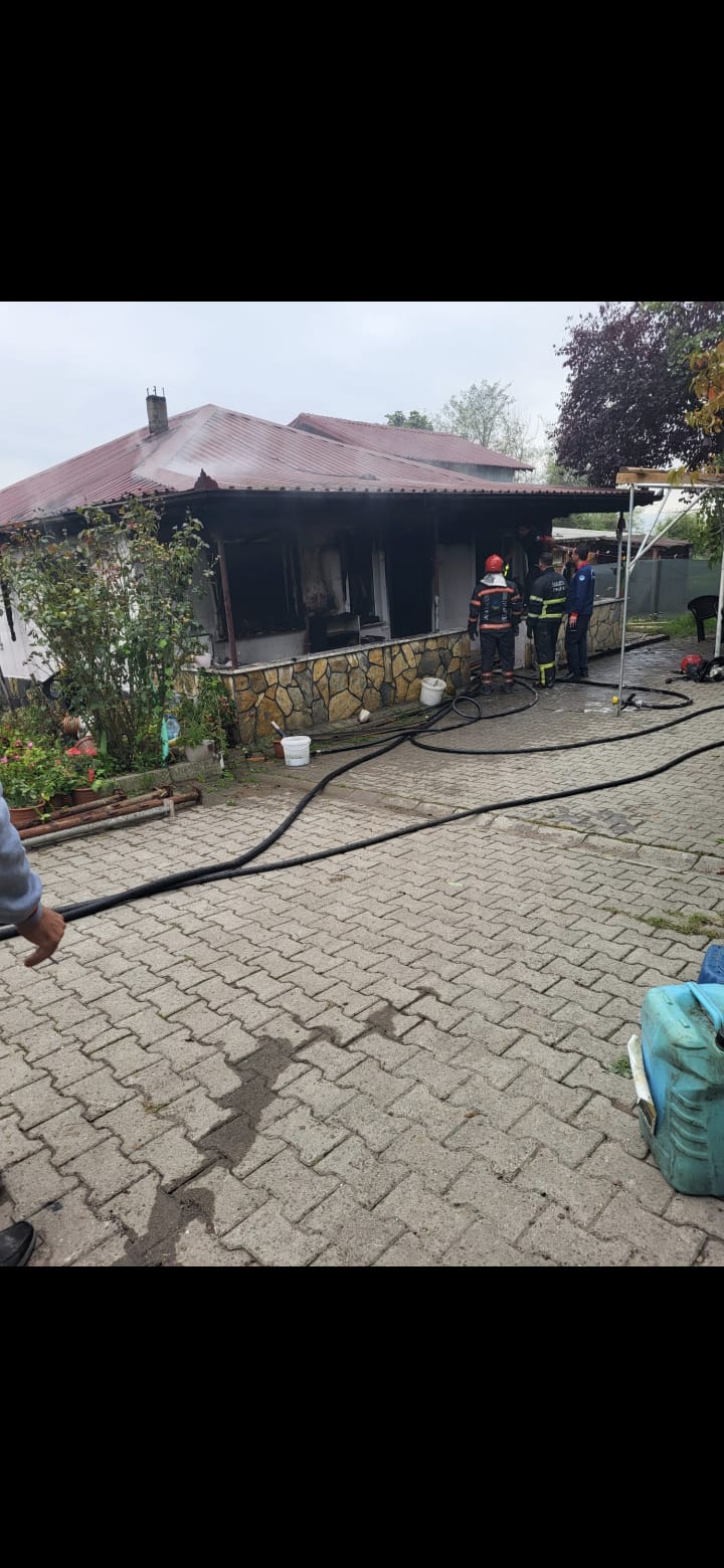 Hendek’te ev yangını