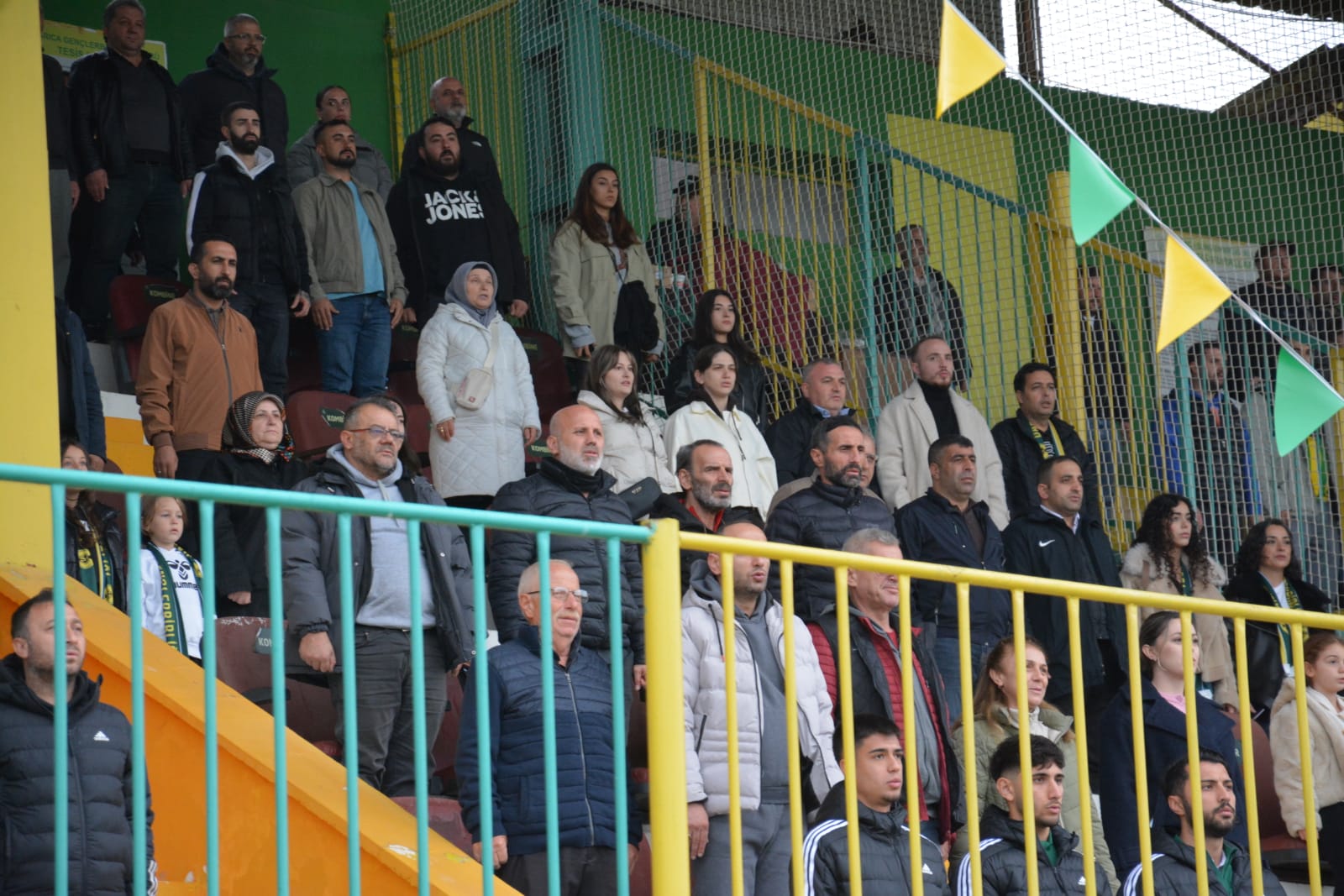 HENDEKSPOR UZATMADA YIKILDI