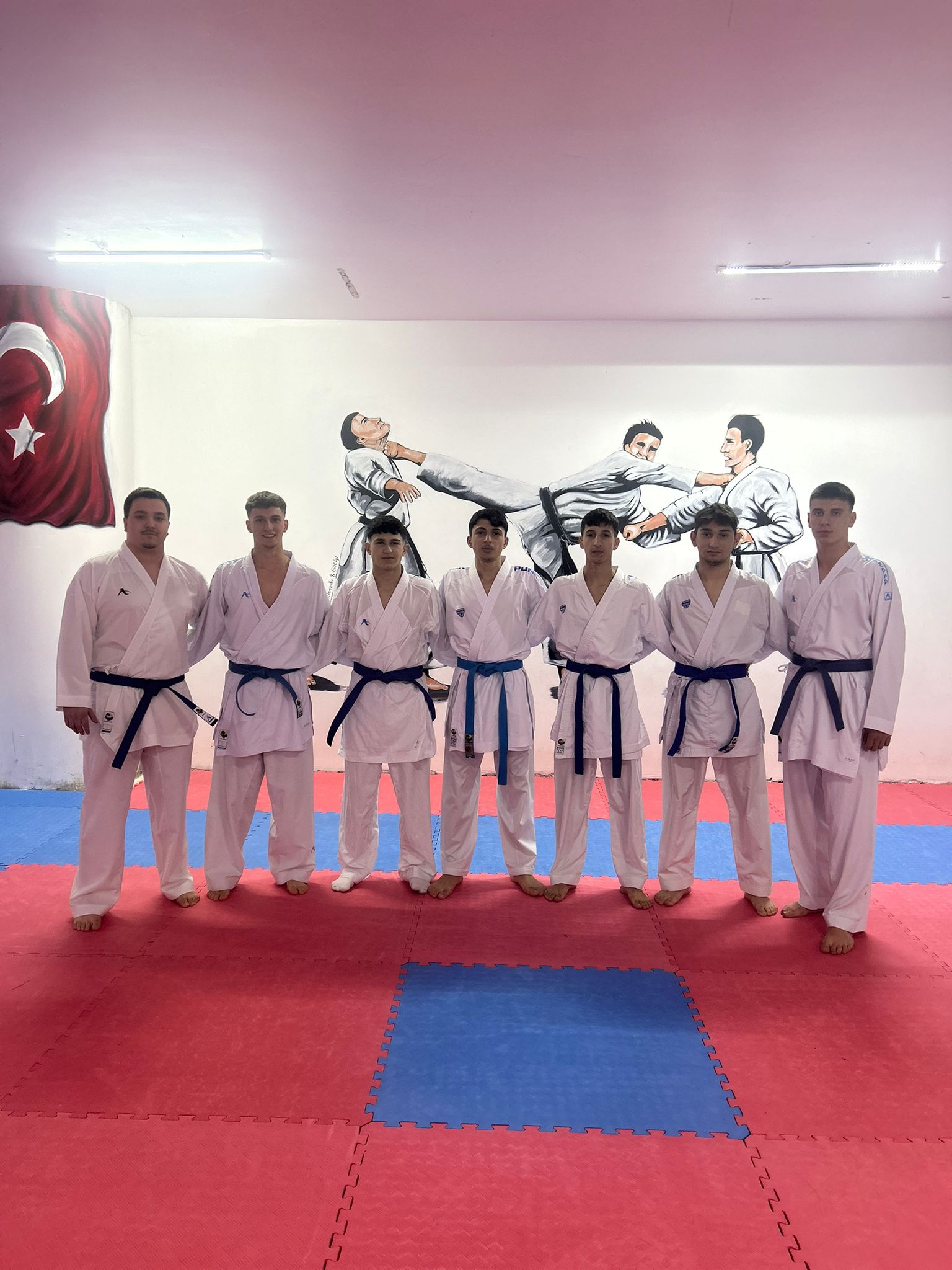 Karateciler madalya aşkına