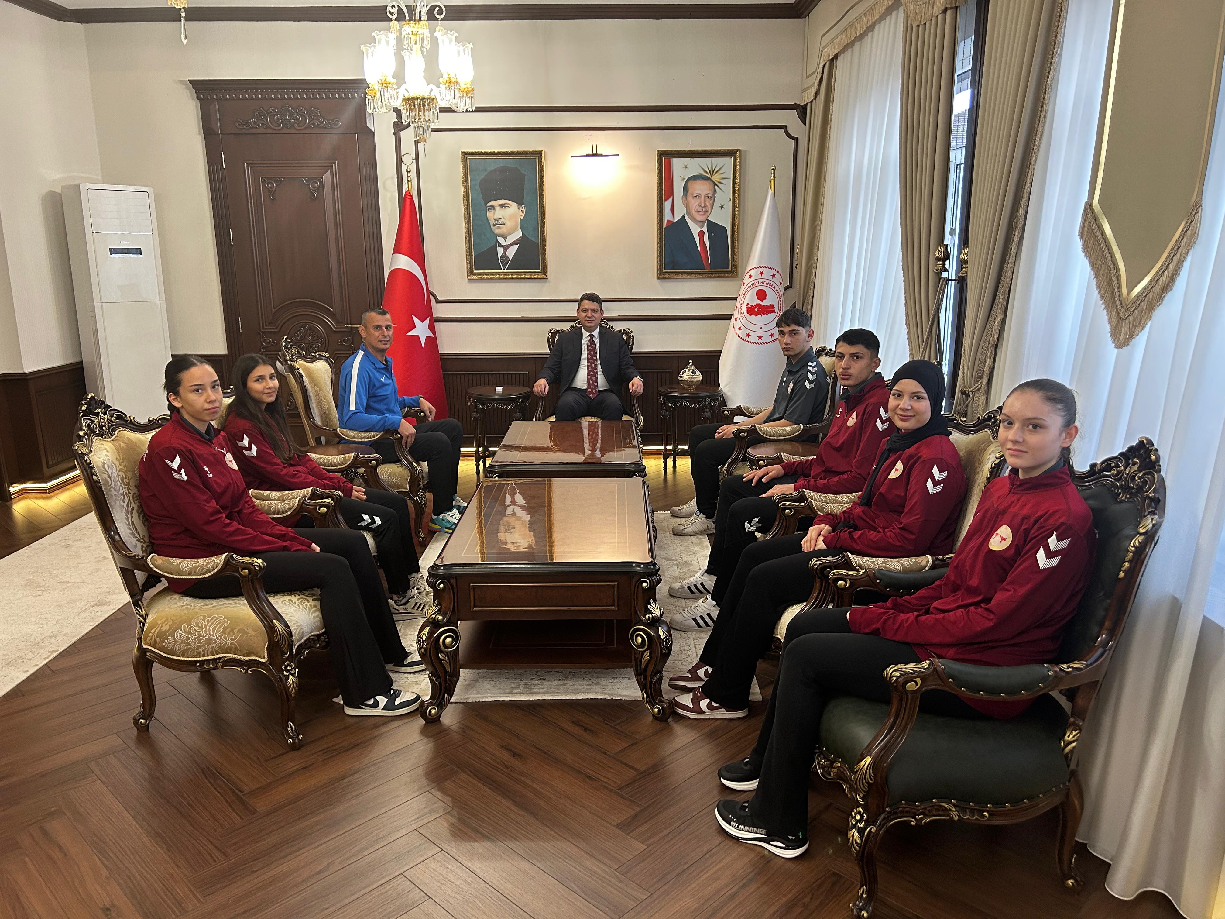 Karateciler Kaymakam Gökpınar’ı Ziyaret etti