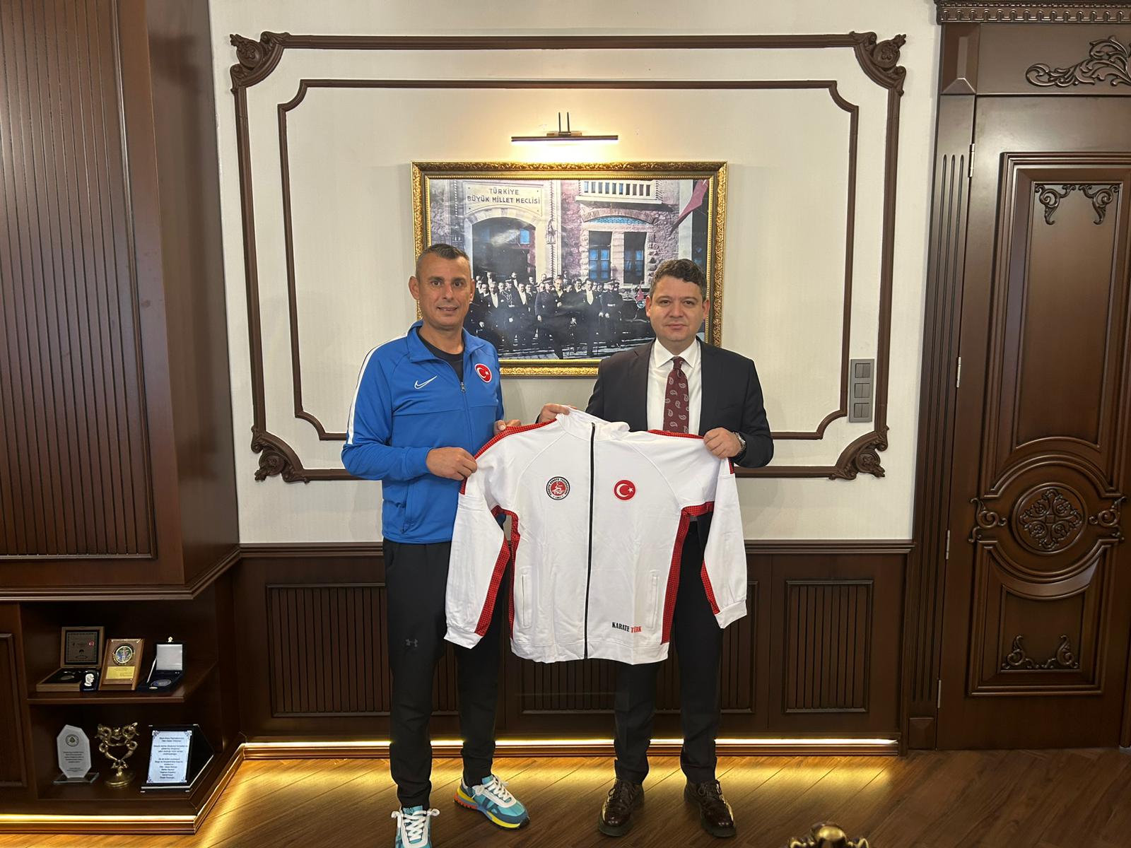 Karateciler Kaymakam Gökpınar’ı Ziyaret etti