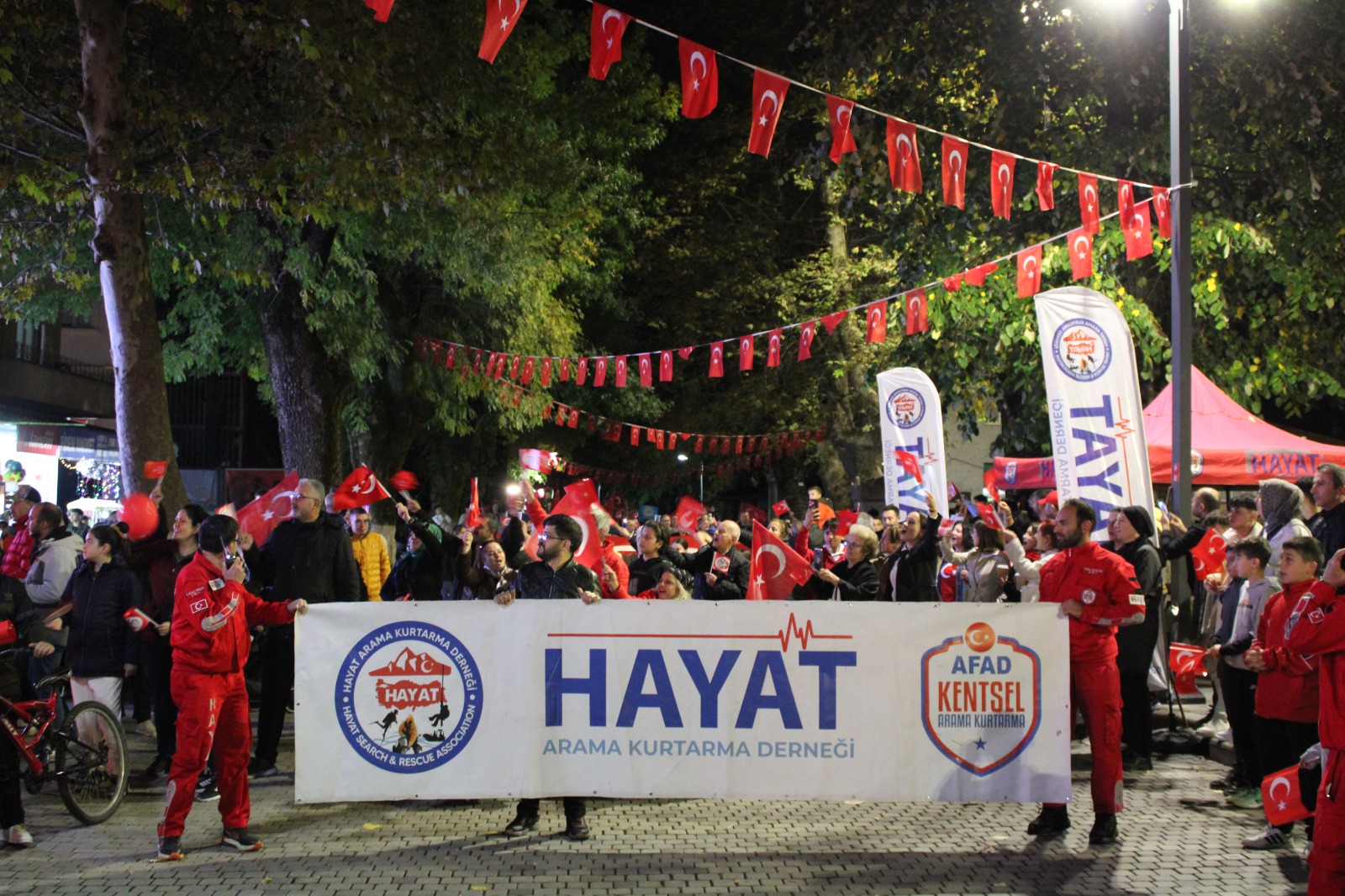 Hayat Arama Kurtarma’dan Cumhuriyet Yürüyüşü