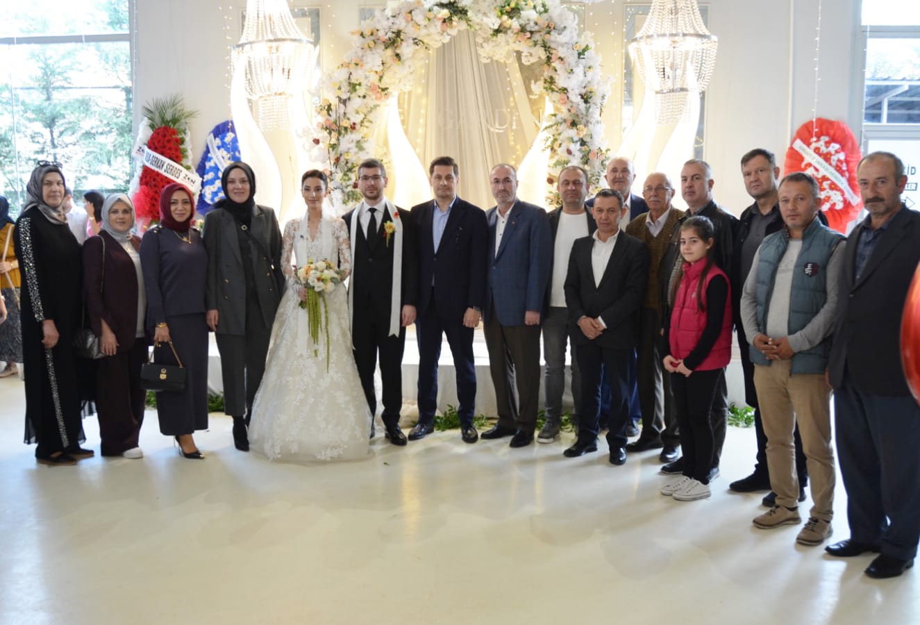 Siyasetin Kalbi bu düğünde attı