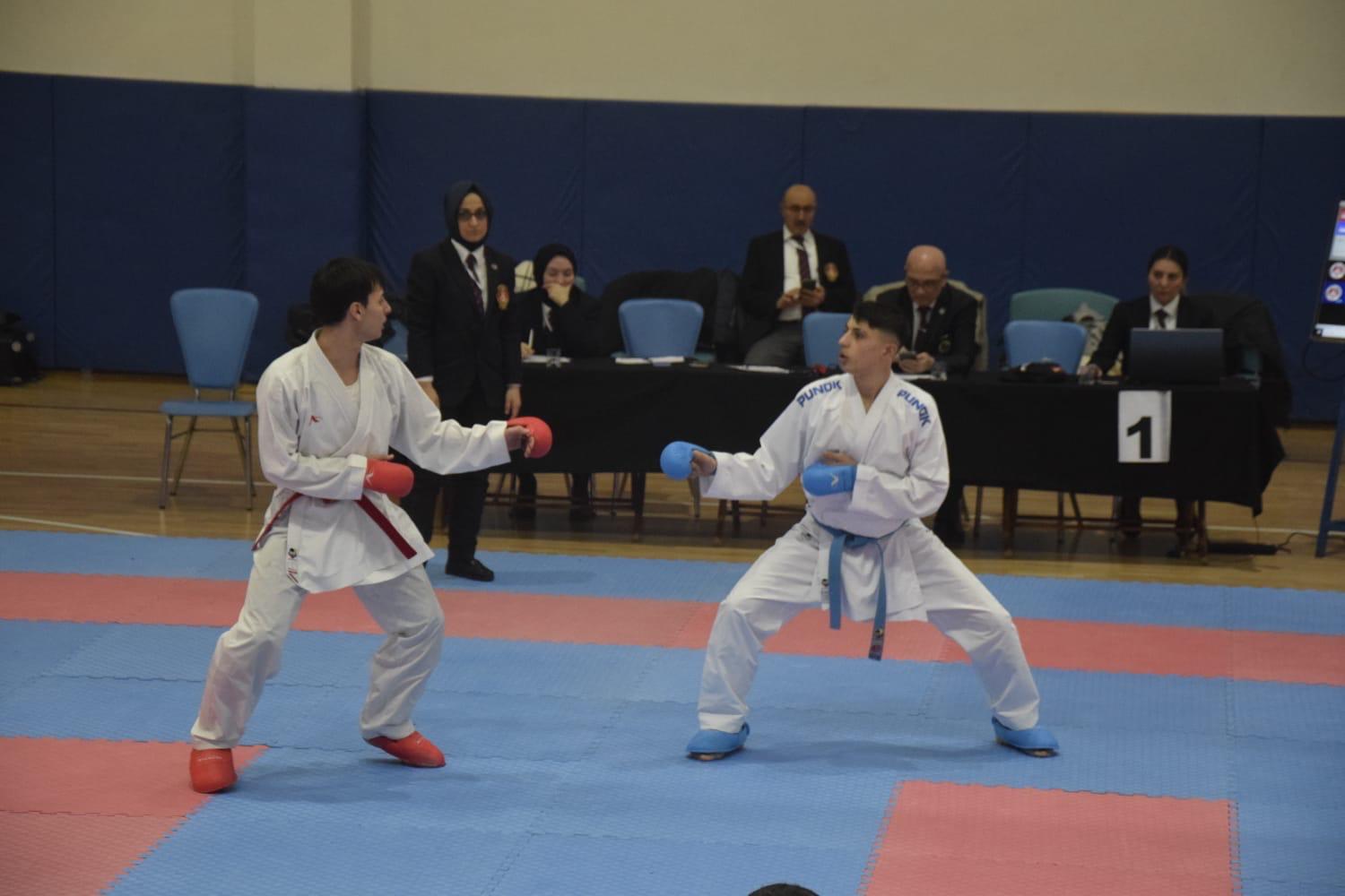 KARATECİLER MADALYA AŞKINA