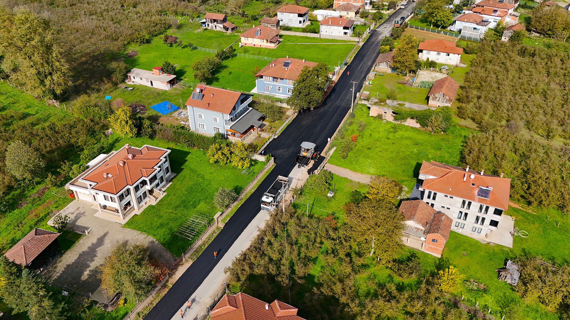 Büyükşehir şehrin yollarını ilmek ilmek işliyor