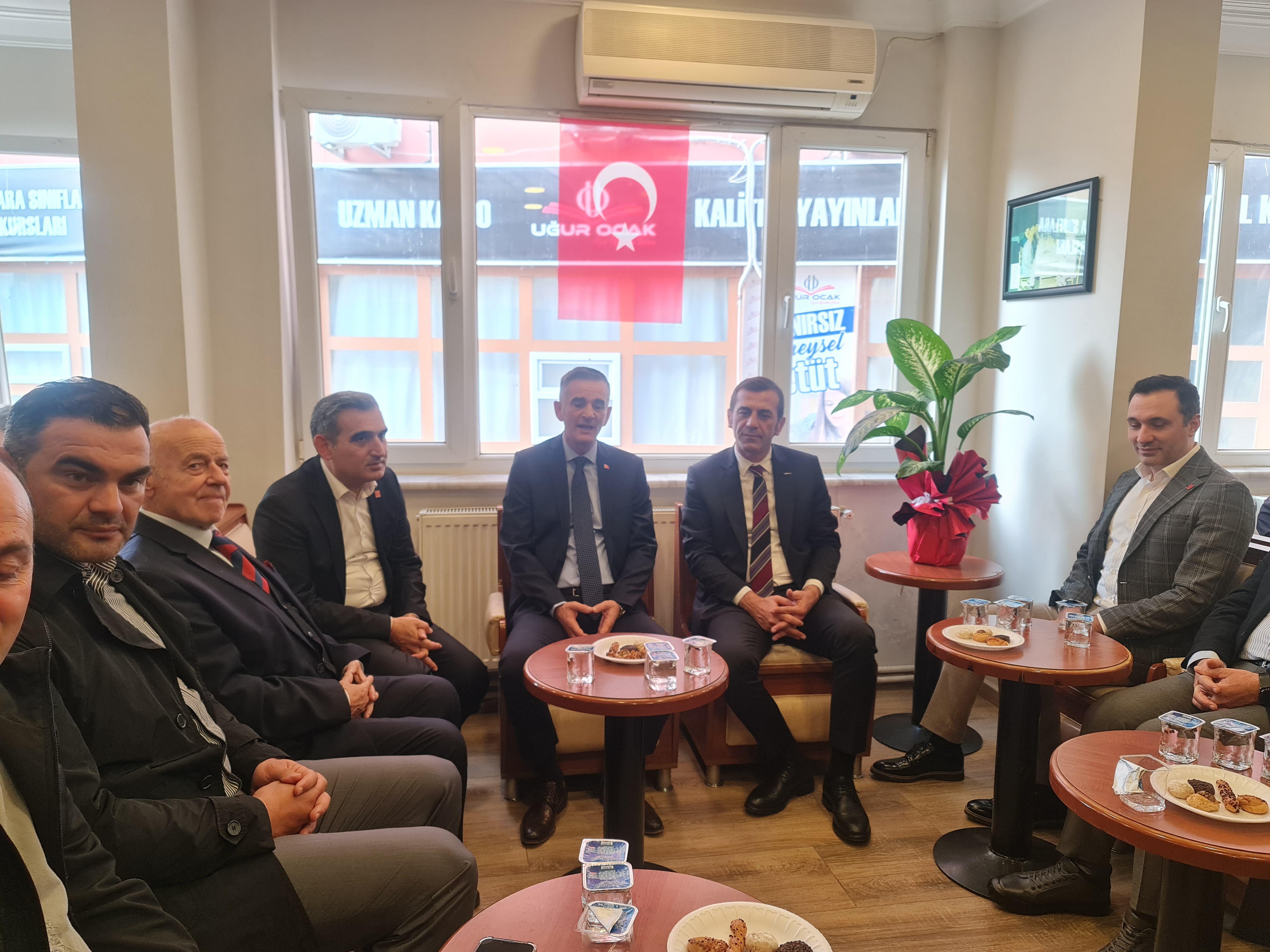 Dikbayır CHP Hendek İlçe Teşkilatını ziyaret etti