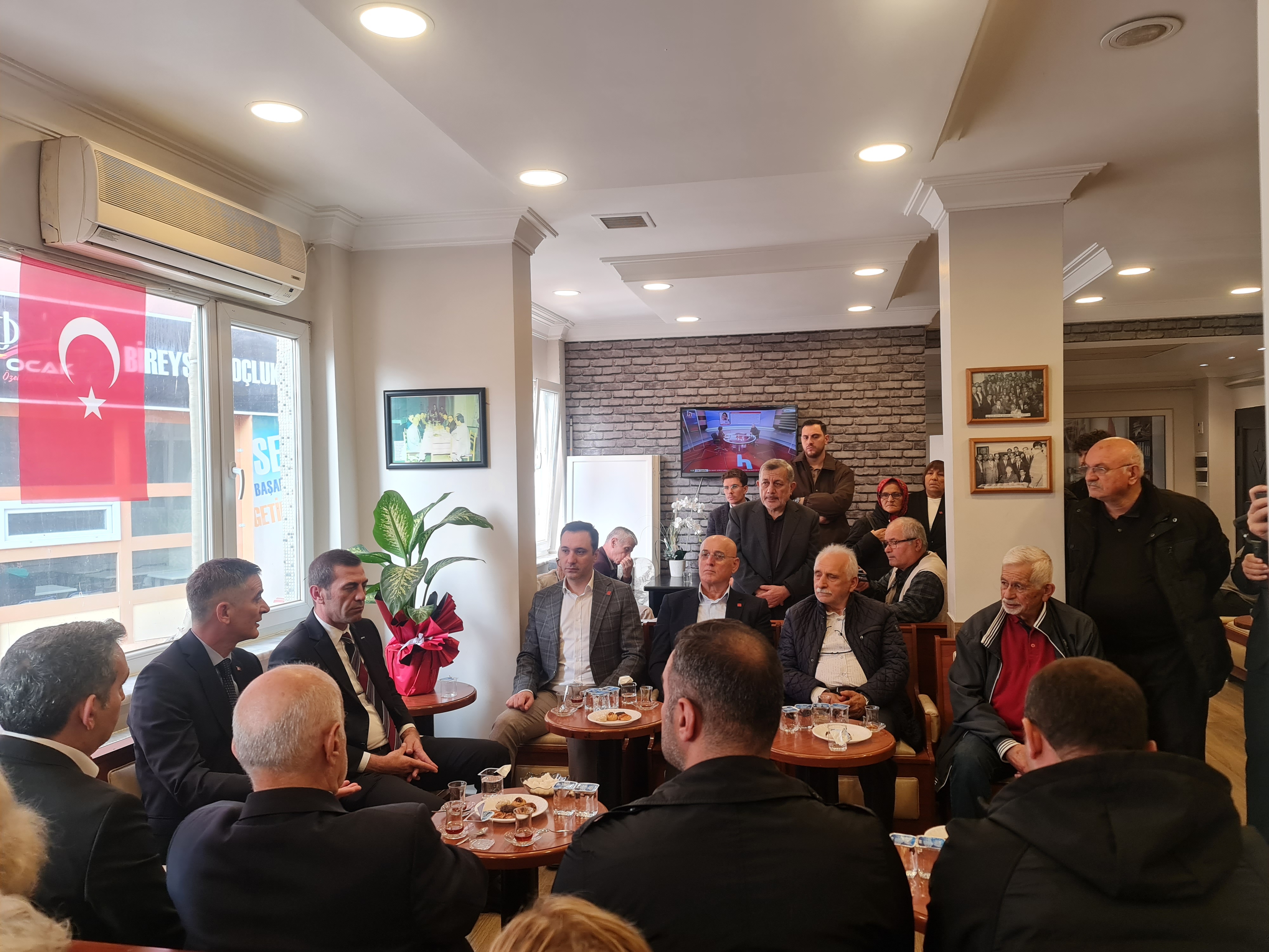 Dikbayır CHP Hendek İlçe Teşkilatını ziyaret etti