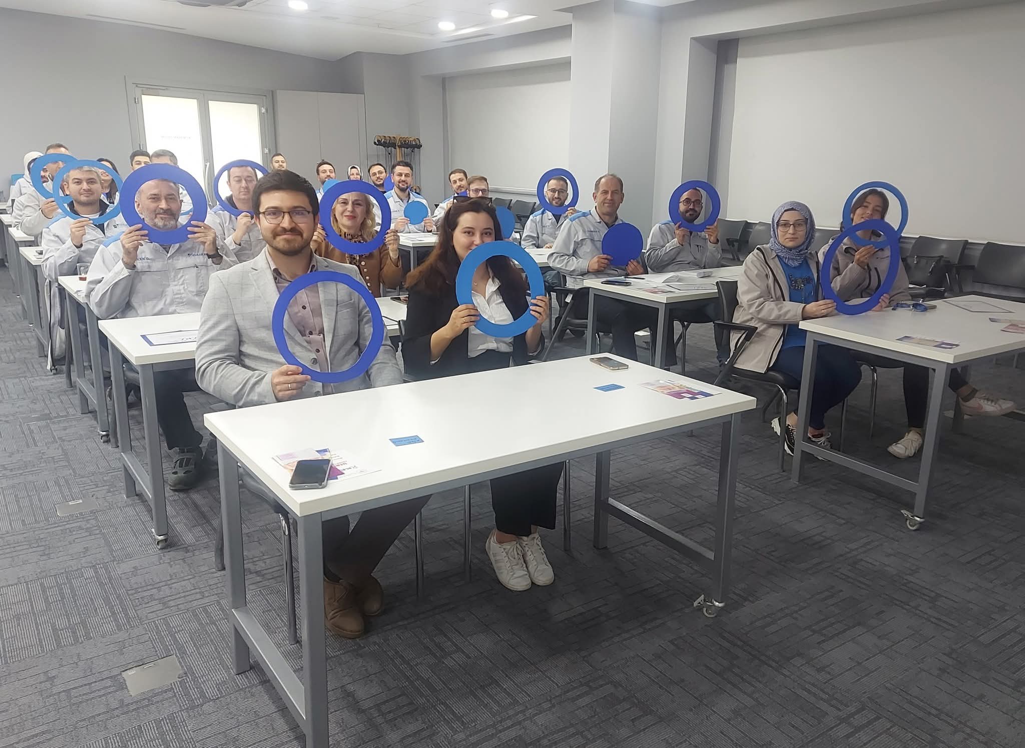 FABRİKA ÇALIŞANLARINA MAVİ HALKA İLE DİYABET FARKINDALIĞI