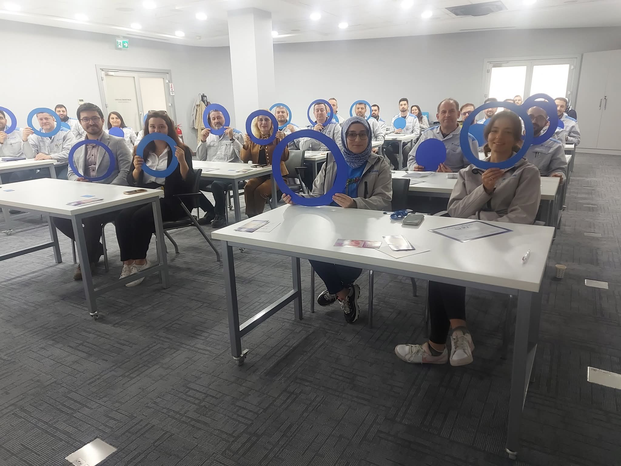 FABRİKA ÇALIŞANLARINA MAVİ HALKA İLE DİYABET FARKINDALIĞI