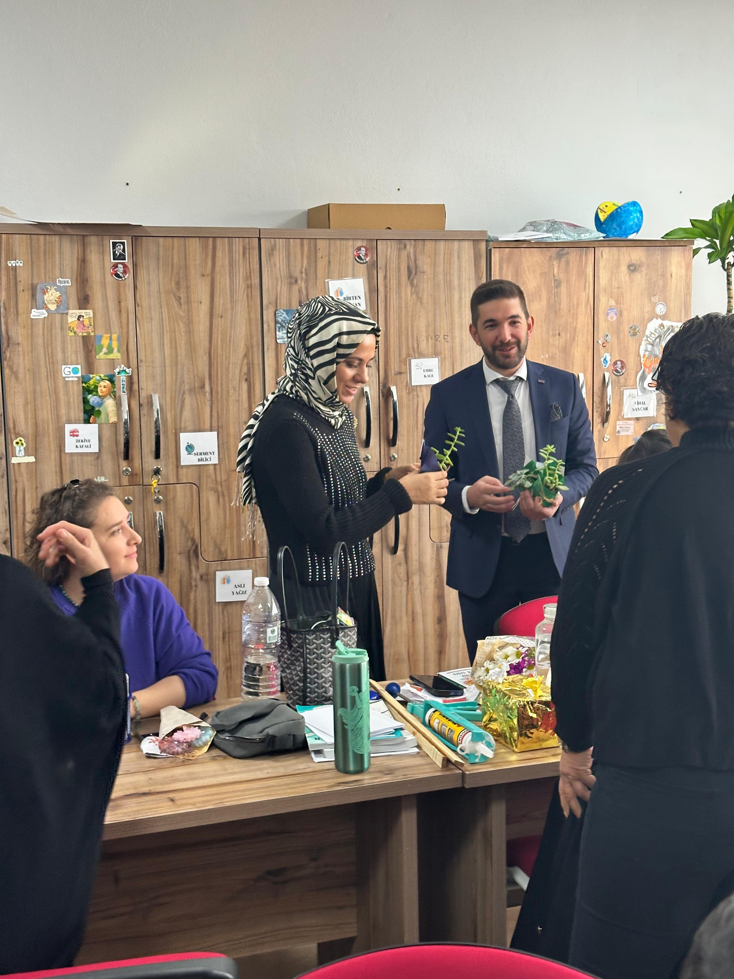 Anahtar Parti Öğretmenleri unutmadı