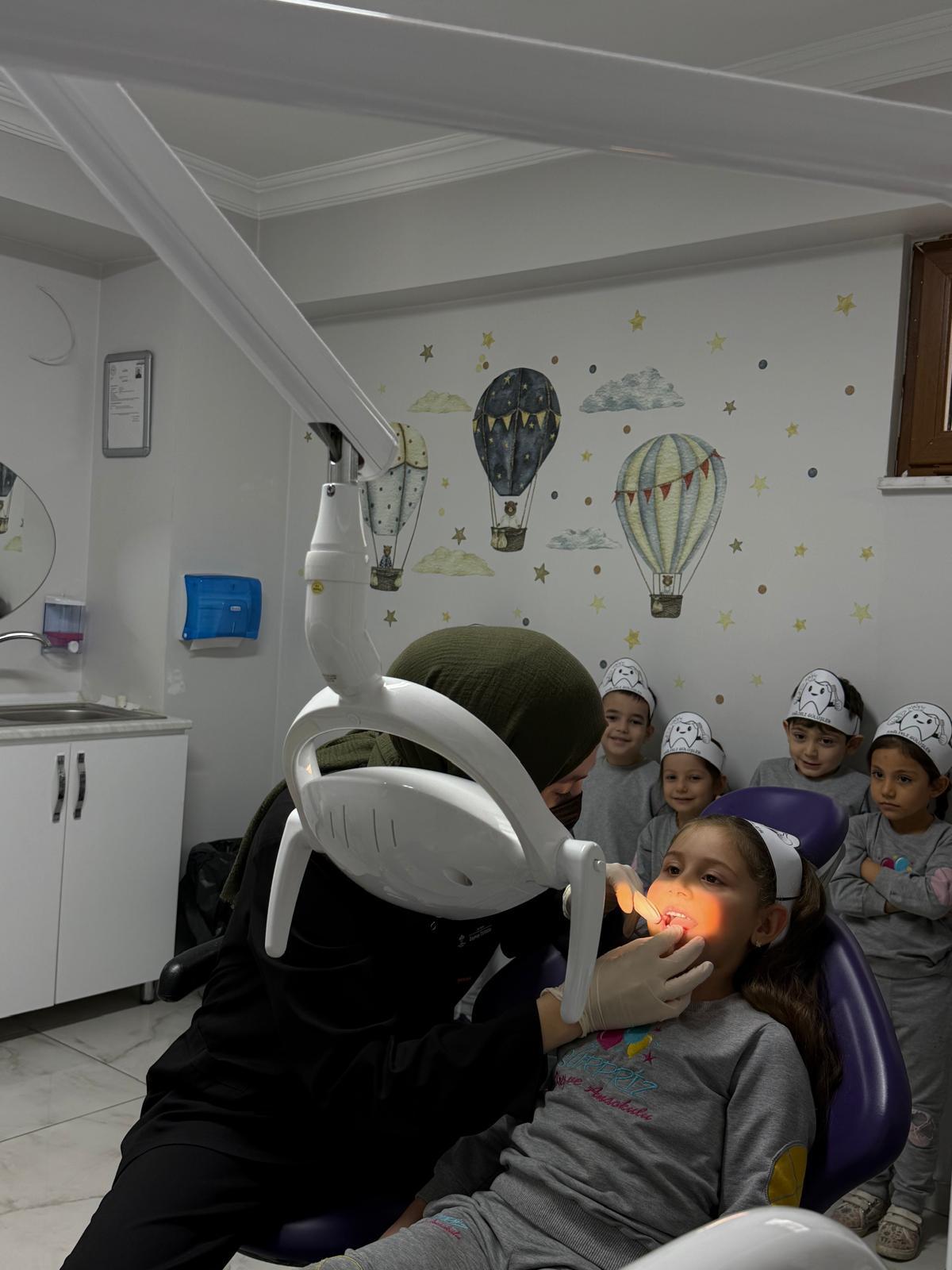 Kreş Öğretmen ve Öğrencilerinden Ağız ve Diş Sağlığı Haftasında Anlamlı Ziyaret