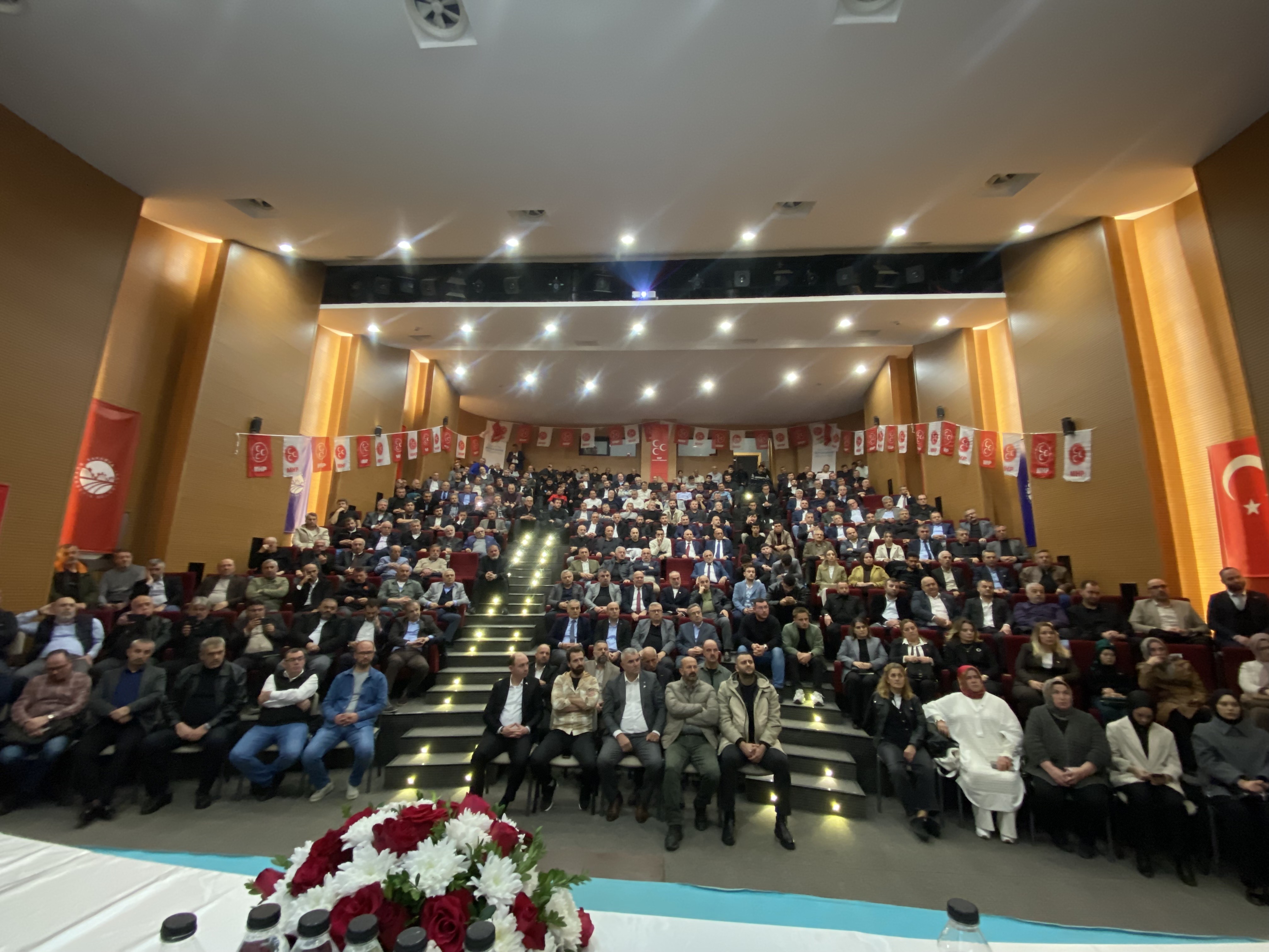 MHP SAKARYA İL TEŞKİLATI’NDAN GÖVDE GÖSTERİSİ GİBİ TOPLANTI