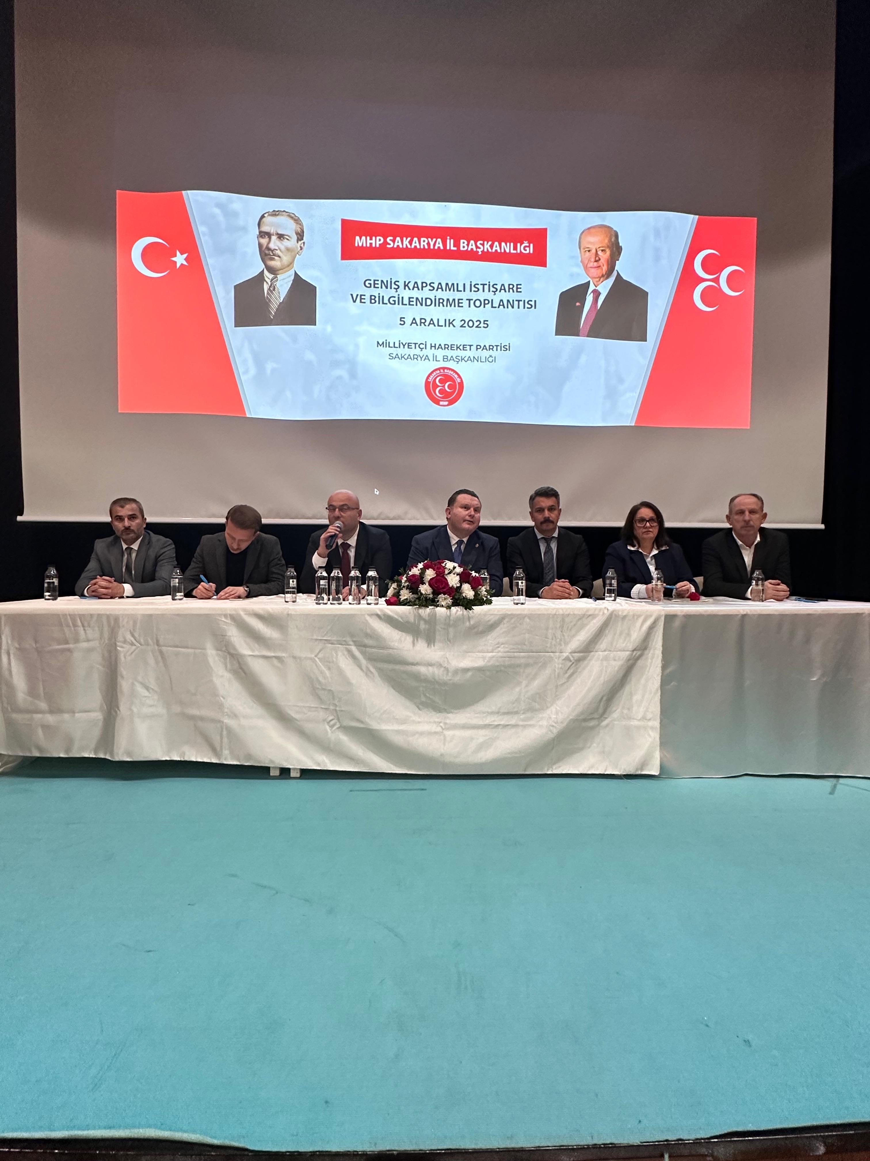 MHP SAKARYA İL TEŞKİLATI’NDAN GÖVDE GÖSTERİSİ GİBİ TOPLANTI