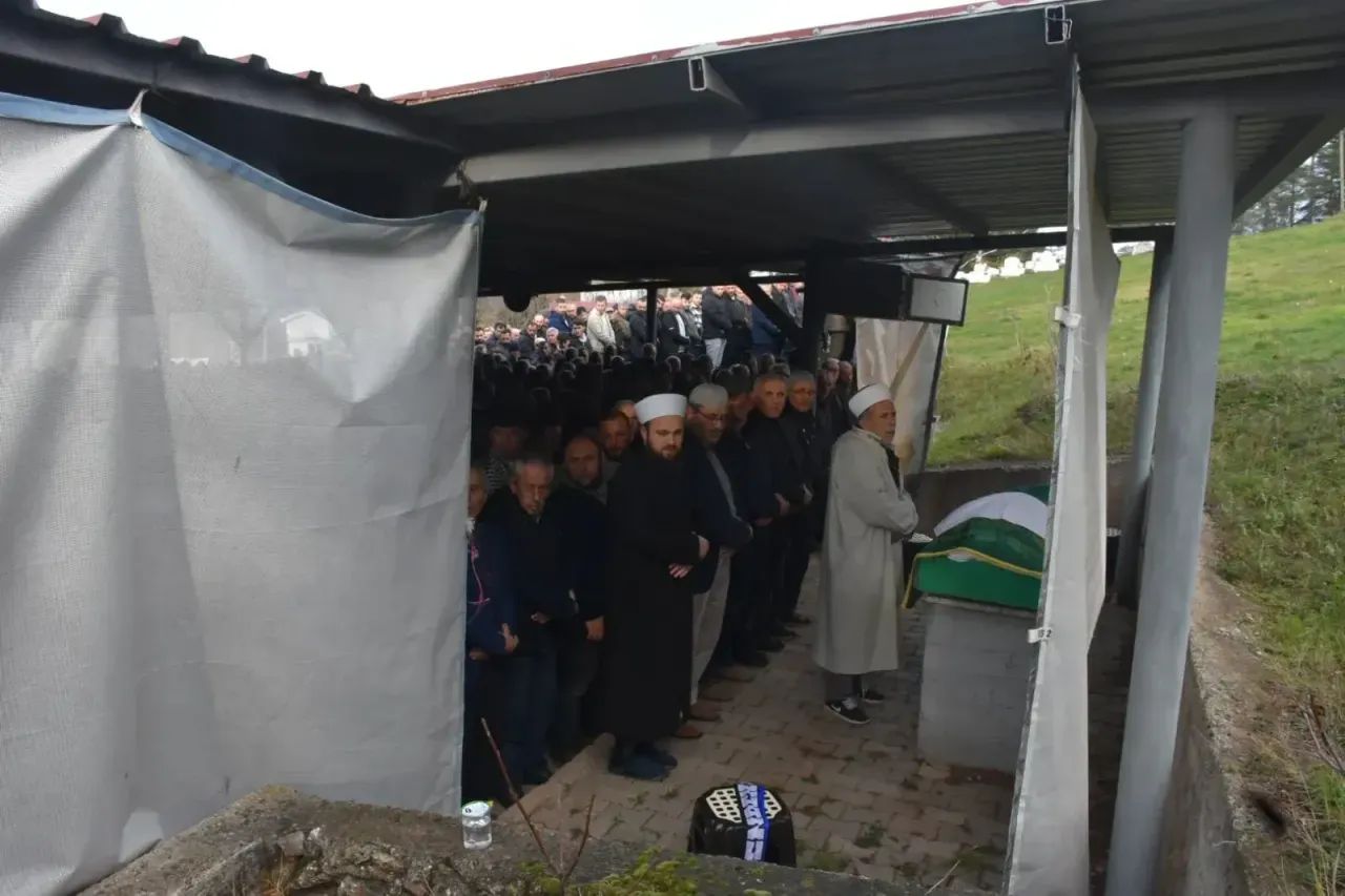 Aytekin İlmek gözyaşları ile toprağa verildi