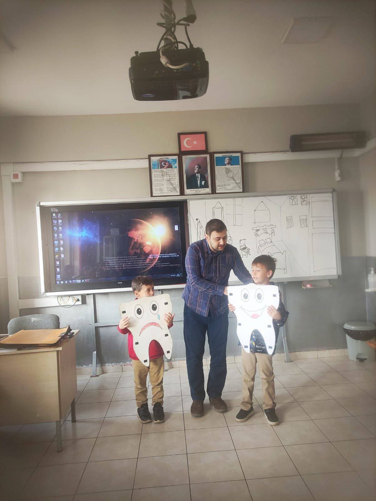 HENDEK'TE  AĞIZ VE DİŞ SAĞLIĞI HAFTASINDA FARKINDALIK EĞİMİ