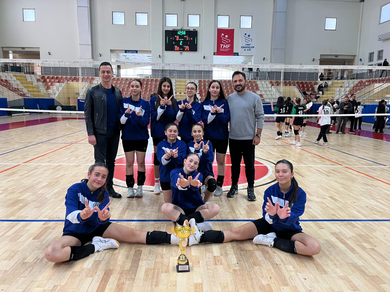 ORTAOKULLAR ARASI KIZ VOLEYBOL TURNUVASINDA ŞAMPİYON ATİKEHANIM ORTAOKULU