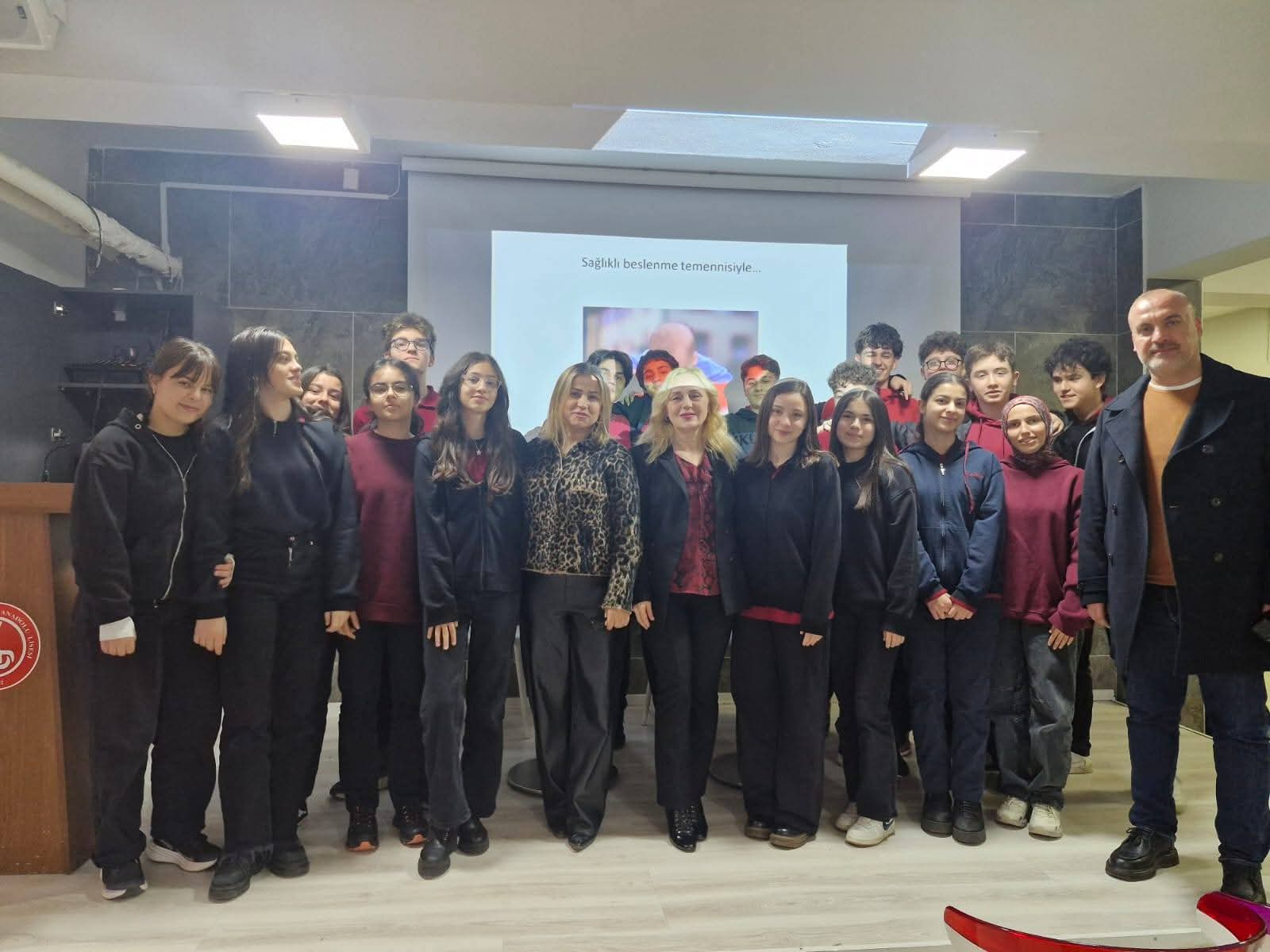 BİLİMSEL SAĞLIK EĞİTİMİ GENÇLERİN ÇEVRESEL VE BİYOLOJİK RİSKLERİ DOĞRU OKUMASINI SAĞLIYOR