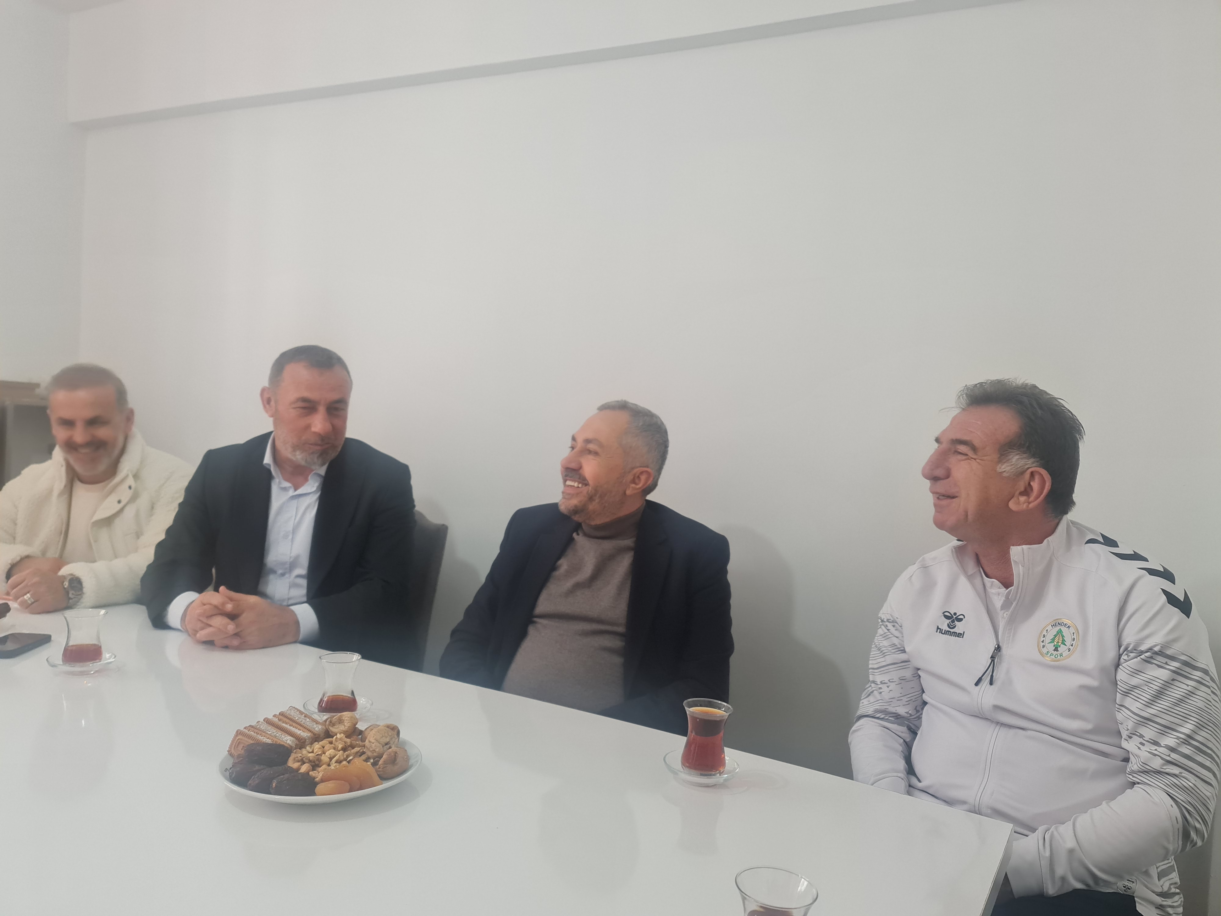 Sarıyer Kola Hendekspor'un Forma sponsoru oldu