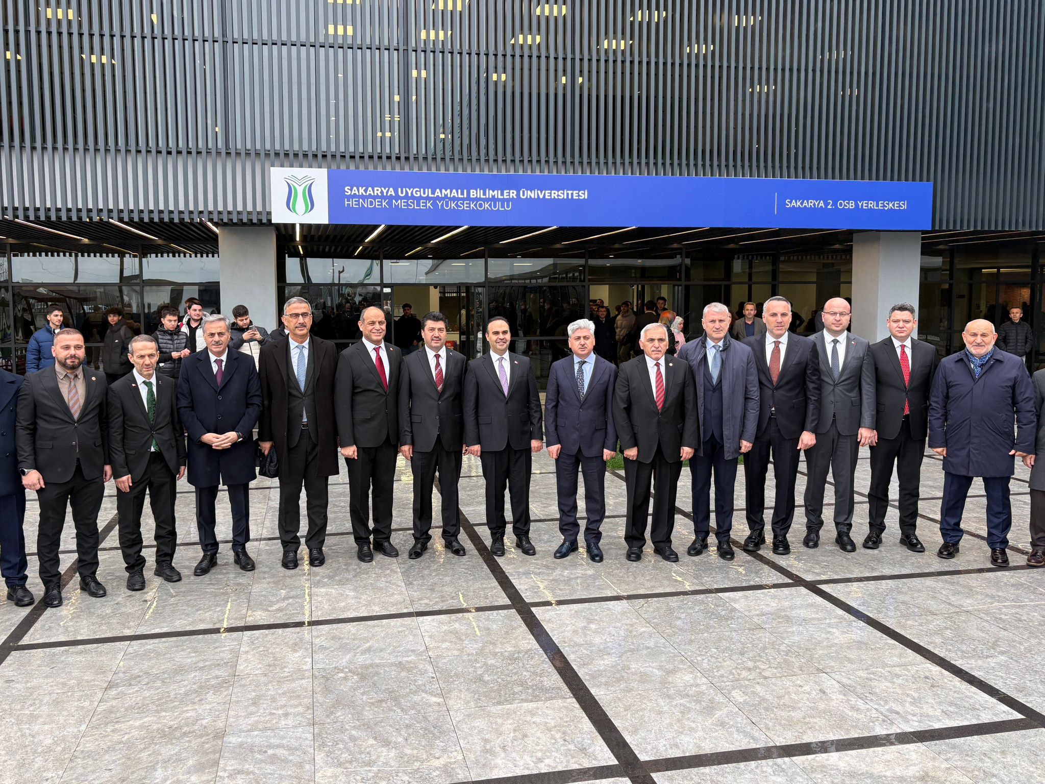 SANAYİ VE TEKNOLOJİ BAKANI MEHMET FATİH KACIR HENDEK’TE EĞİTİM VE SANAYİ YATIRIMLARINI İNCELEDİ