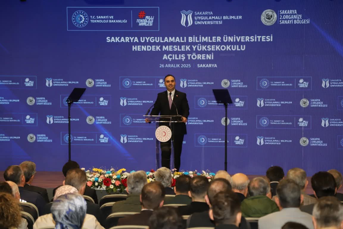 SANAYİ VE TEKNOLOJİ BAKANI MEHMET FATİH KACIR HENDEK’TE EĞİTİM VE SANAYİ YATIRIMLARINI İNCELEDİ