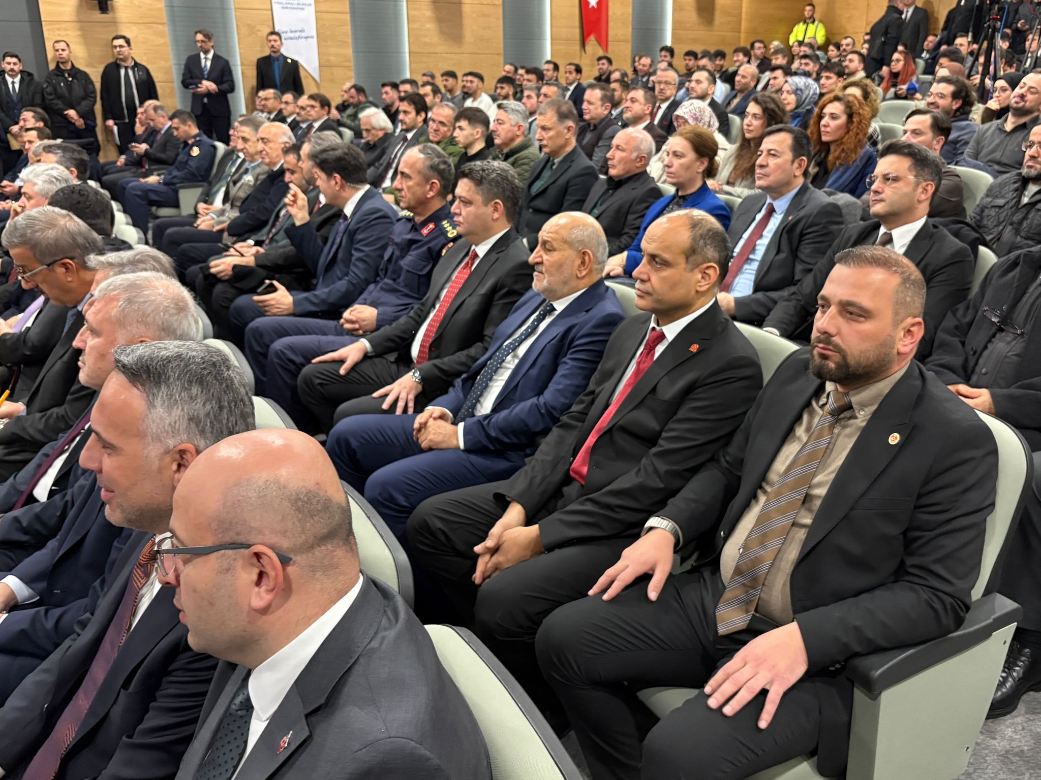 SANAYİ VE TEKNOLOJİ BAKANI MEHMET FATİH KACIR HENDEK’TE EĞİTİM VE SANAYİ YATIRIMLARINI İNCELEDİ