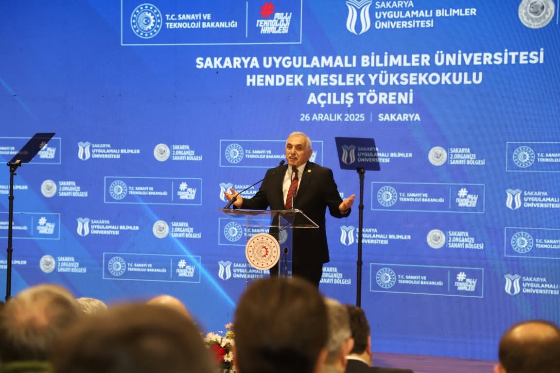 SANAYİ VE TEKNOLOJİ BAKANI MEHMET FATİH KACIR HENDEK’TE EĞİTİM VE SANAYİ YATIRIMLARINI İNCELEDİ