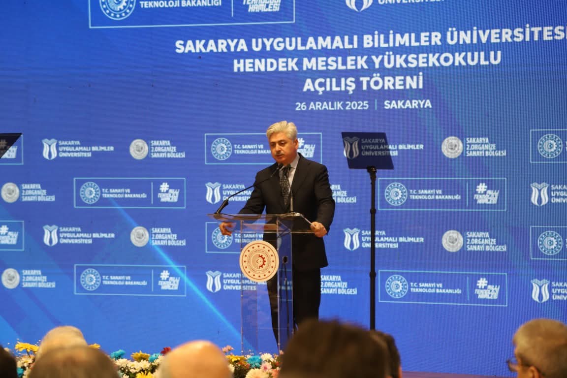 SANAYİ VE TEKNOLOJİ BAKANI MEHMET FATİH KACIR HENDEK’TE EĞİTİM VE SANAYİ YATIRIMLARINI İNCELEDİ