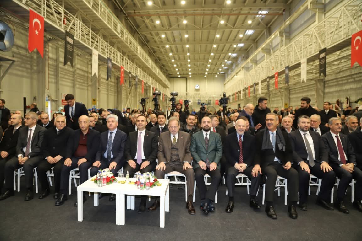 SANAYİ VE TEKNOLOJİ BAKANI MEHMET FATİH KACIR HENDEK’TE EĞİTİM VE SANAYİ YATIRIMLARINI İNCELEDİ