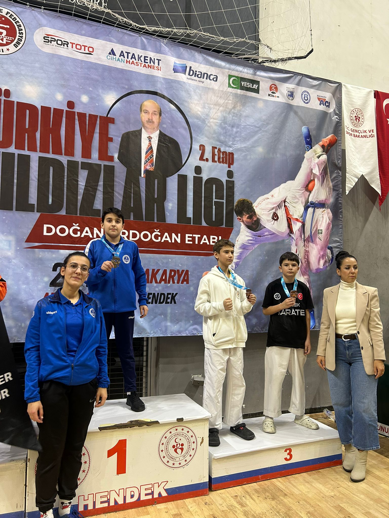 Madalya Avcısı Hendekli Karateciler