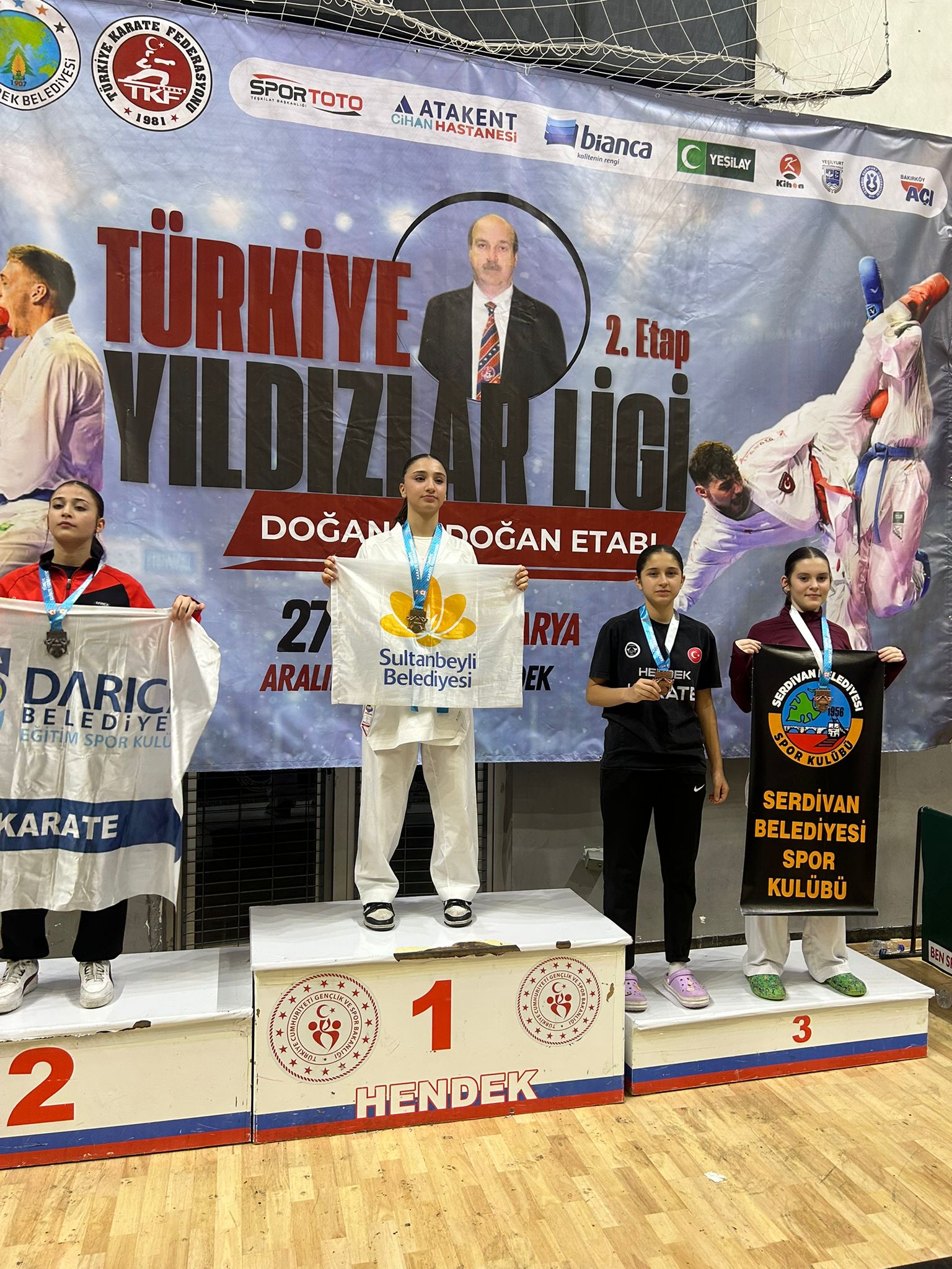 Madalya Avcısı Hendekli Karateciler