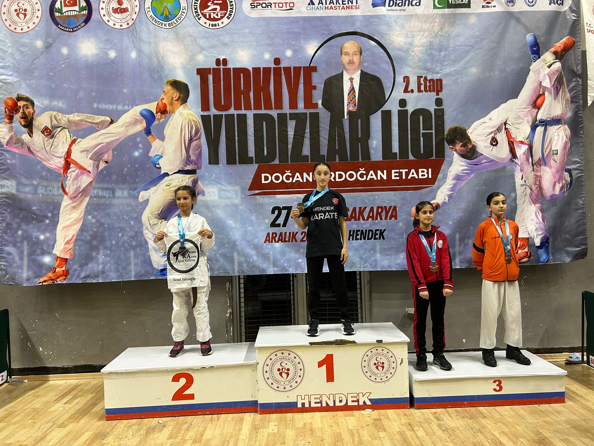 Madalya Avcısı Hendekli Karateciler