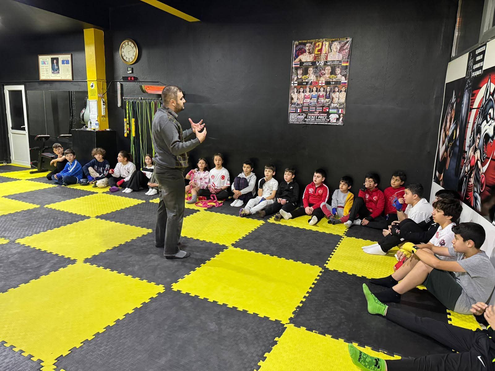 SPORCU ÇOCUKLARA AĞIZ VE DİŞ SAĞLIĞI EĞİTİMİ  DÜZENLENDİ